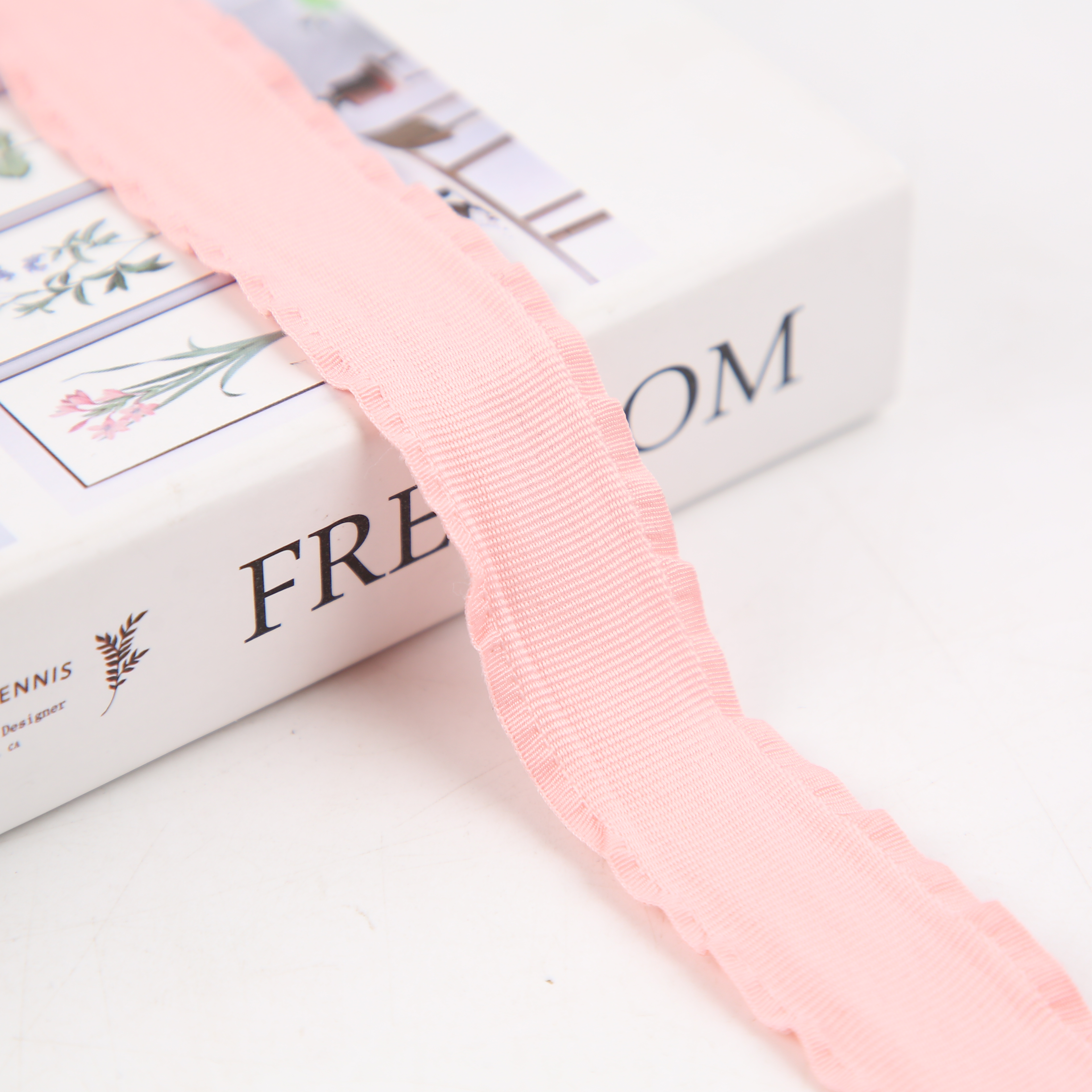 4Cm Linen High Grade Fishtail Ribbon Texture Ruffled Embroidery Snow Gauze Baking Cake Ruffled Edge Ribbon Item Picture
