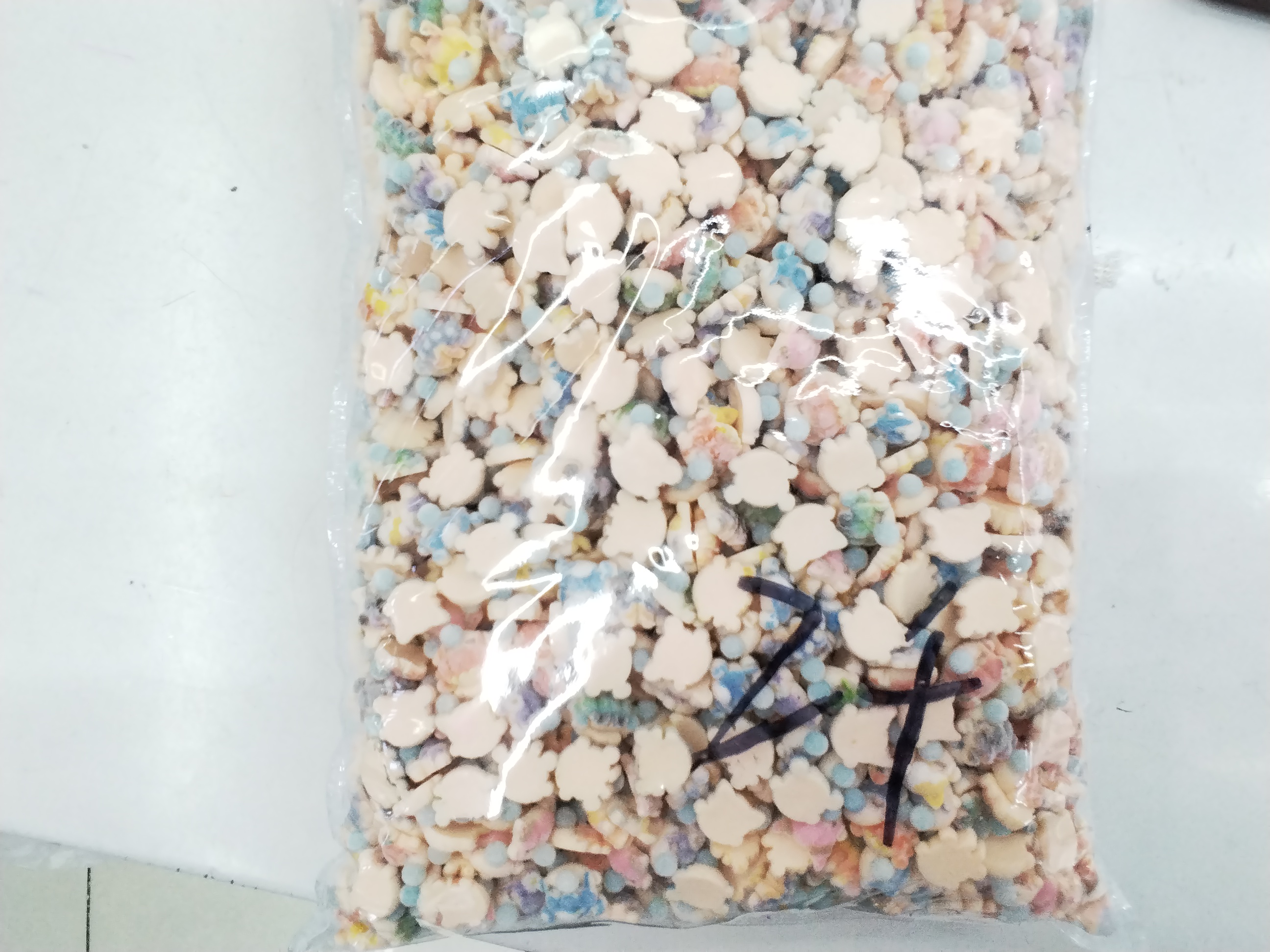 惠价树脂泡泡植绒小女孩饰品配件