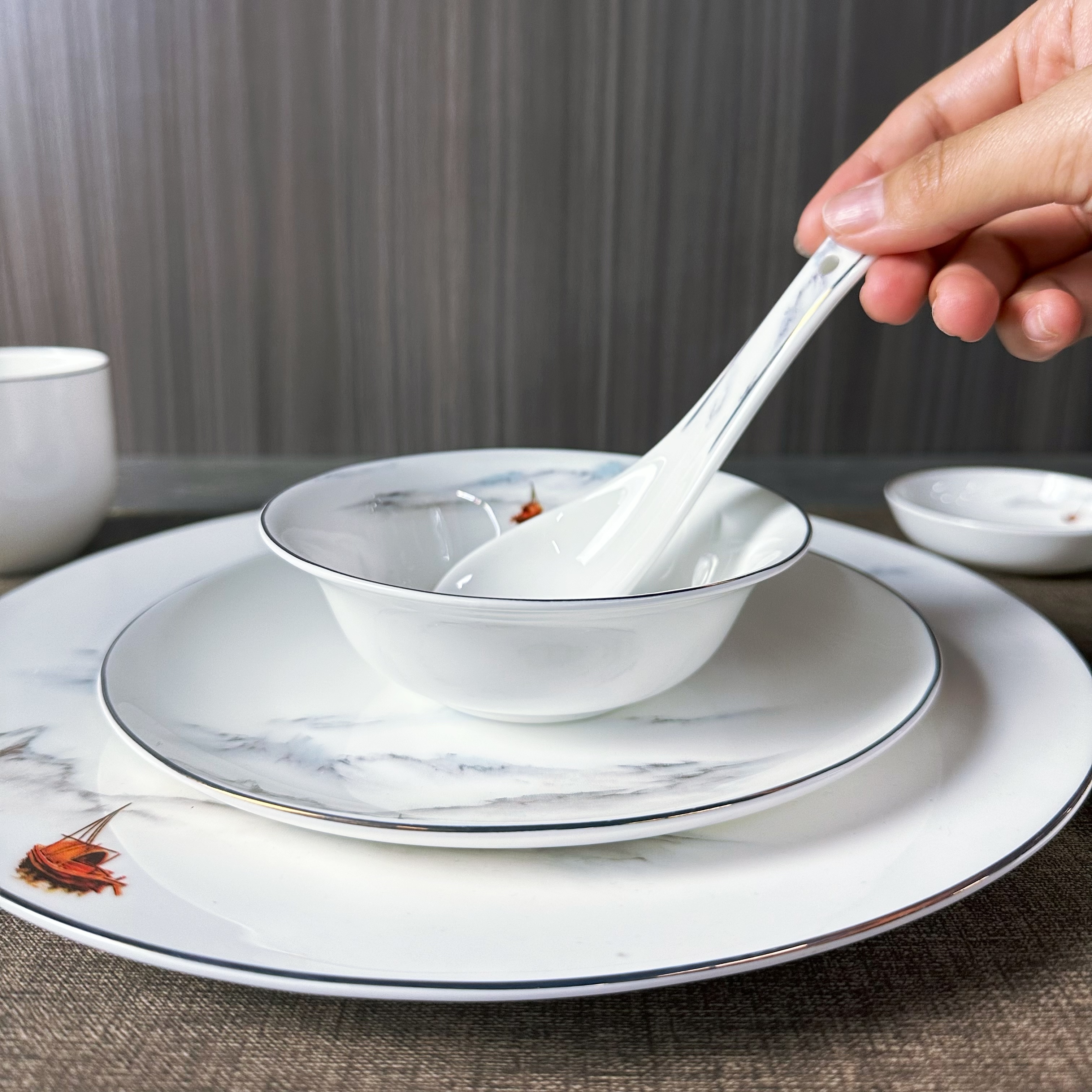 The "Flowing Clouds and Flowing Water" series high-bone meal content bone China tableware set is designed for Chinese ink-wash style hotel table setting and banquets Specification image