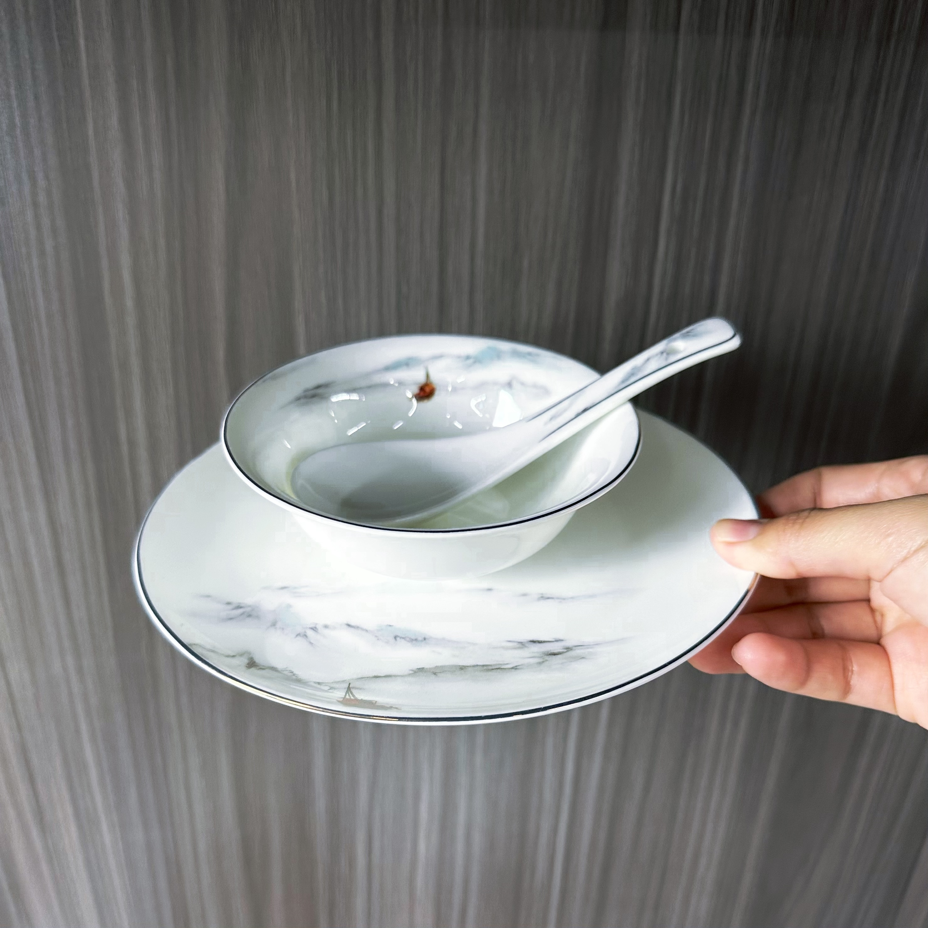 The "Flowing Clouds and Flowing Water" series high-bone meal content bone China tableware set is designed for Chinese ink-wash style hotel table setting and banquets Item Picture