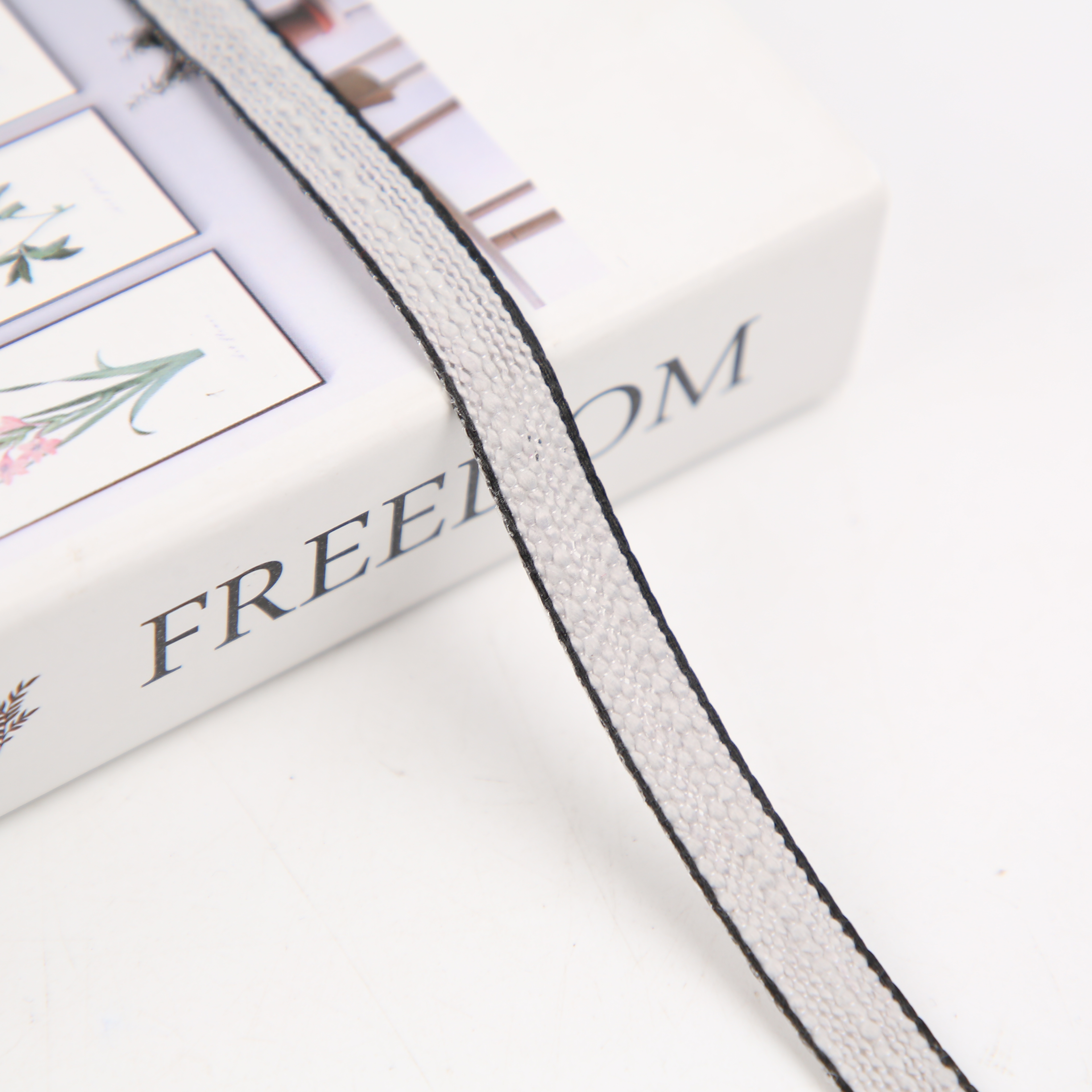 Wholesale Threaded Ribbed Jumper Fresh Flower Bouquet Packaging Ribbon Cake Box Gift Box Floral Ribbon Supply Threaded Ribbon Application Scenario