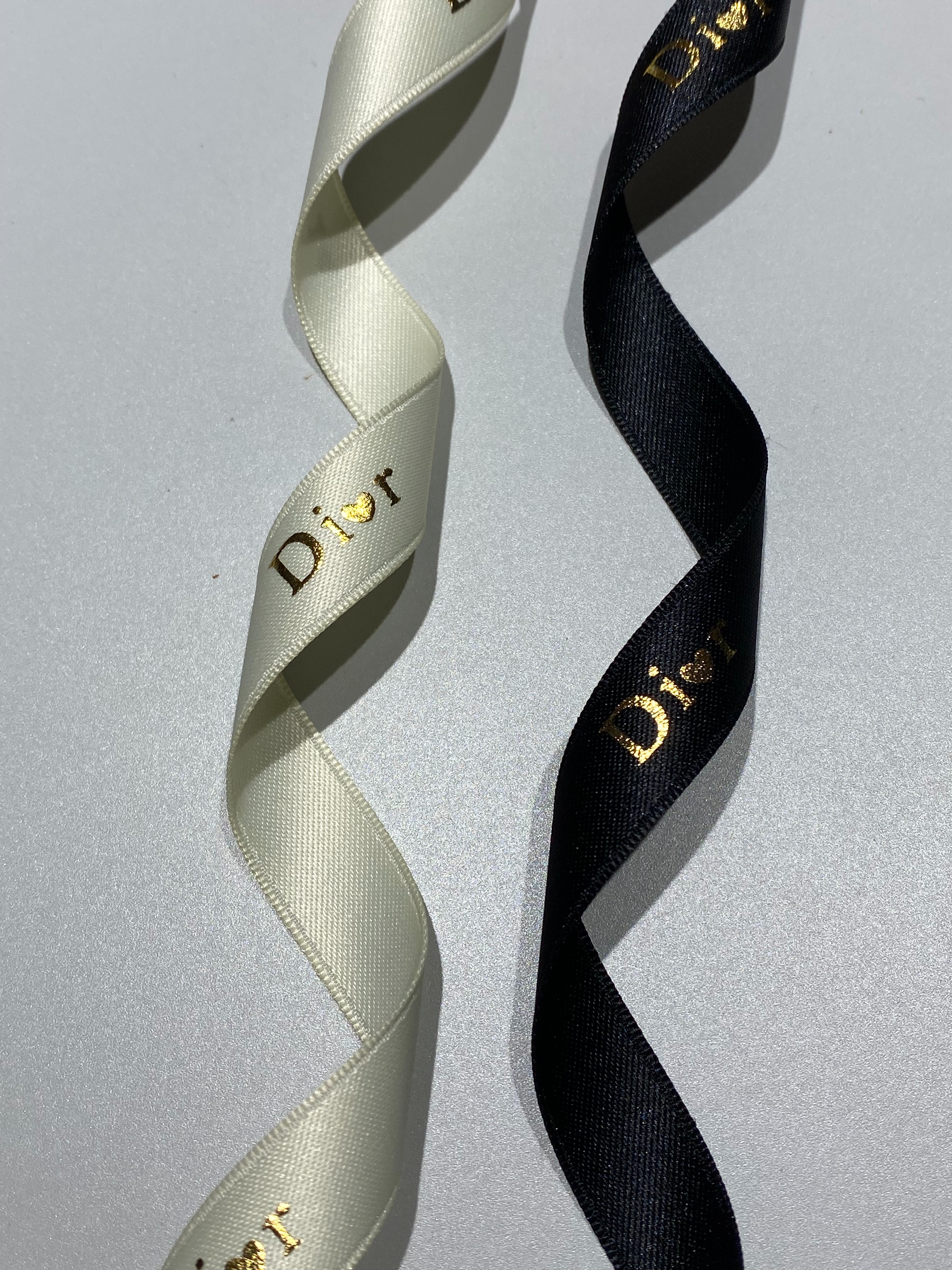 Jianjian Fashion's new gold-embossed printed polyester-cotton belt is a versatile and fashionable accessory