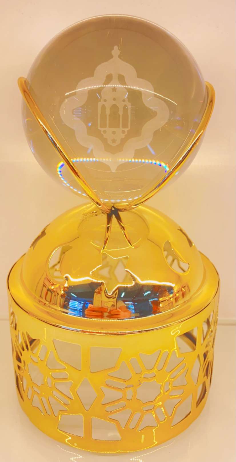 Middle East cross-border LED singing wind lamps, candlesticks, ironwork incense burners, decorative items, atmosphere decorations, home trays, hollowed-out decorative items, handicrafts, crystal balls Application Scenario