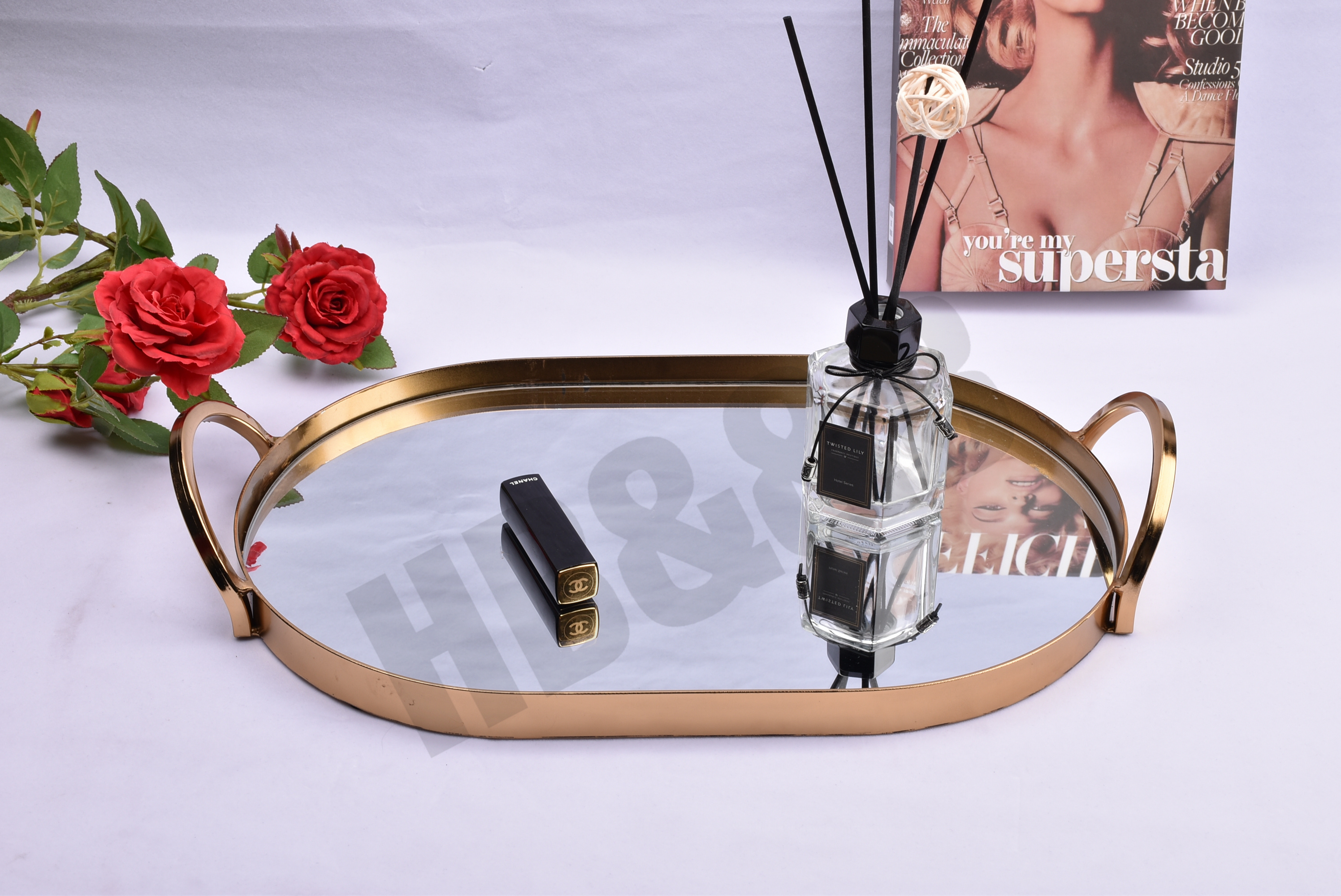 Nordic Light Luxury Metal Mirror Glass Tray Dressing Table Desktop Storage Sample Room Coffee Table Oval Tray Decoration details Picture