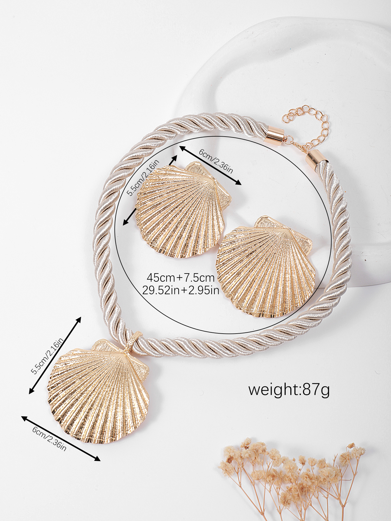 A new European and American personalized shell pendant necklace with a simple beach style and versatile scallop alloy for women details Picture