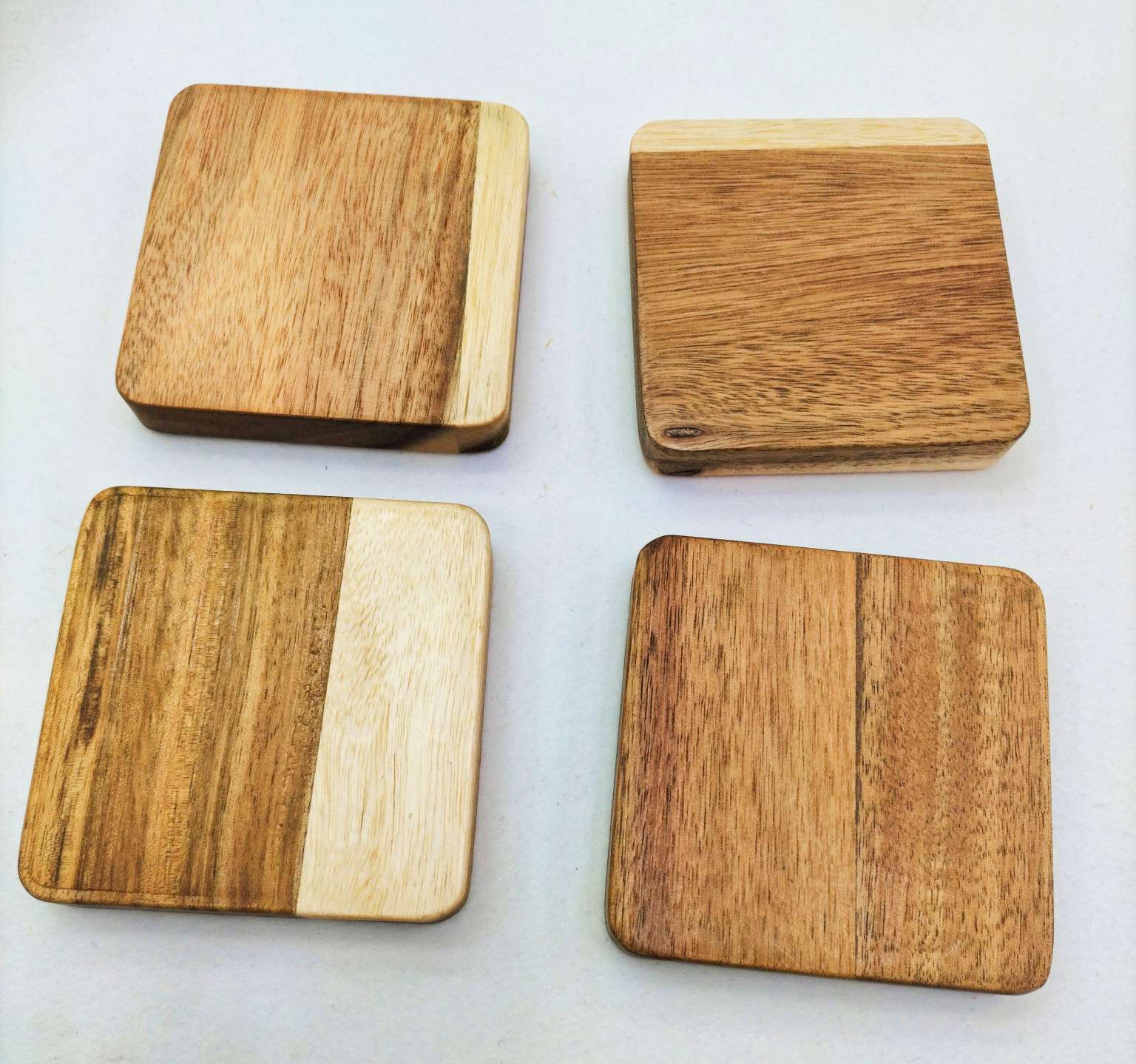 Yiwu quality square acacia wood coasters, heat-resistant and heat-insulating pads, household wooden cup holders, retro tea MATS, coffee cups and water coasters Item Picture