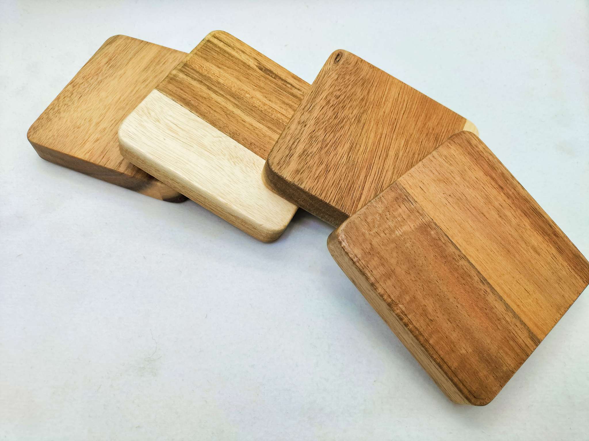 Yiwu quality square acacia wood coasters, heat-resistant and heat-insulating pads, household wooden cup holders, retro tea MATS, coffee cups and water coasters Application Scenario