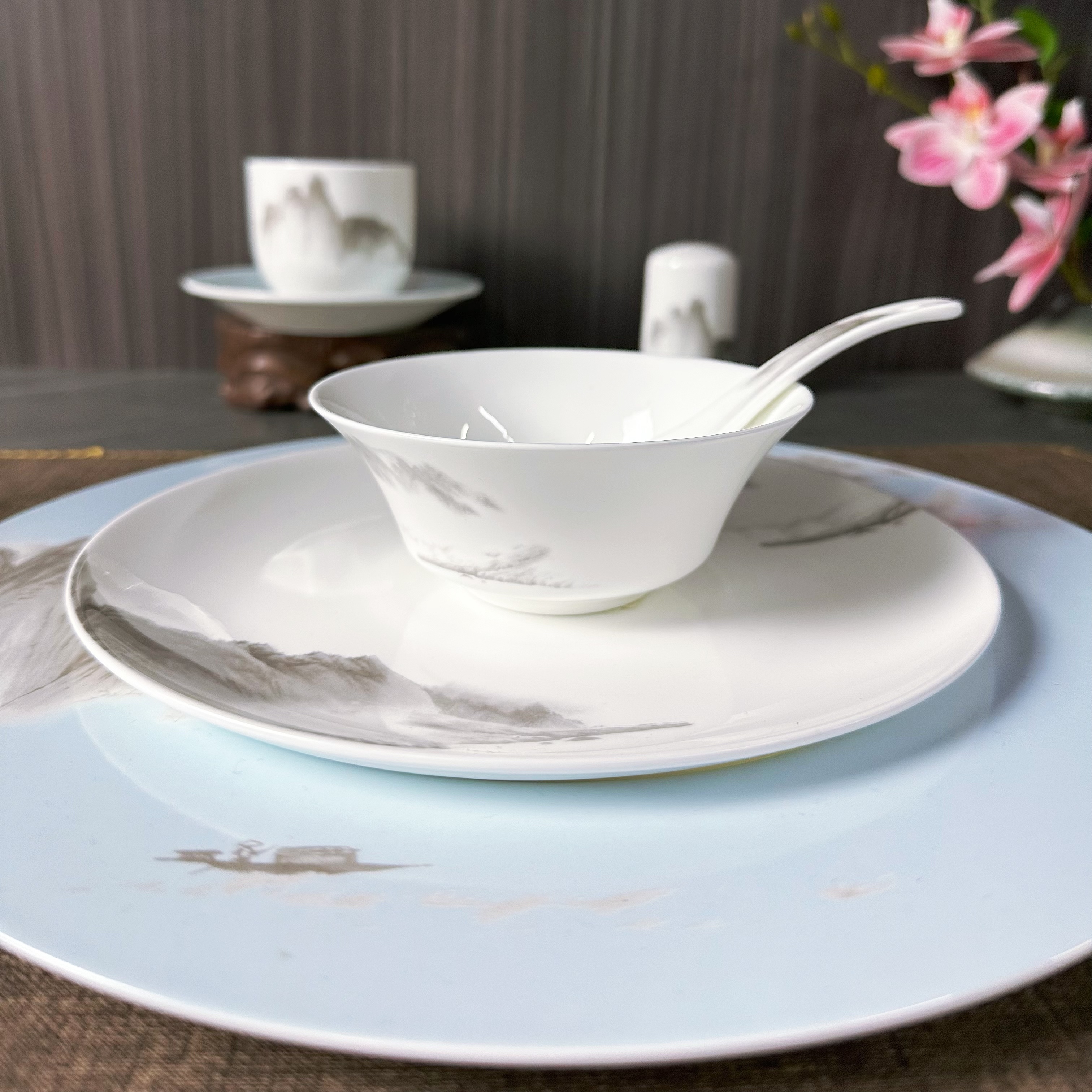 "Green Mountains and Clear Waters Series Ceramic Tableware Set of 12 pieces, Chinese ink-wash style, hotel, restaurant, banquet, commercial and household. Item Picture