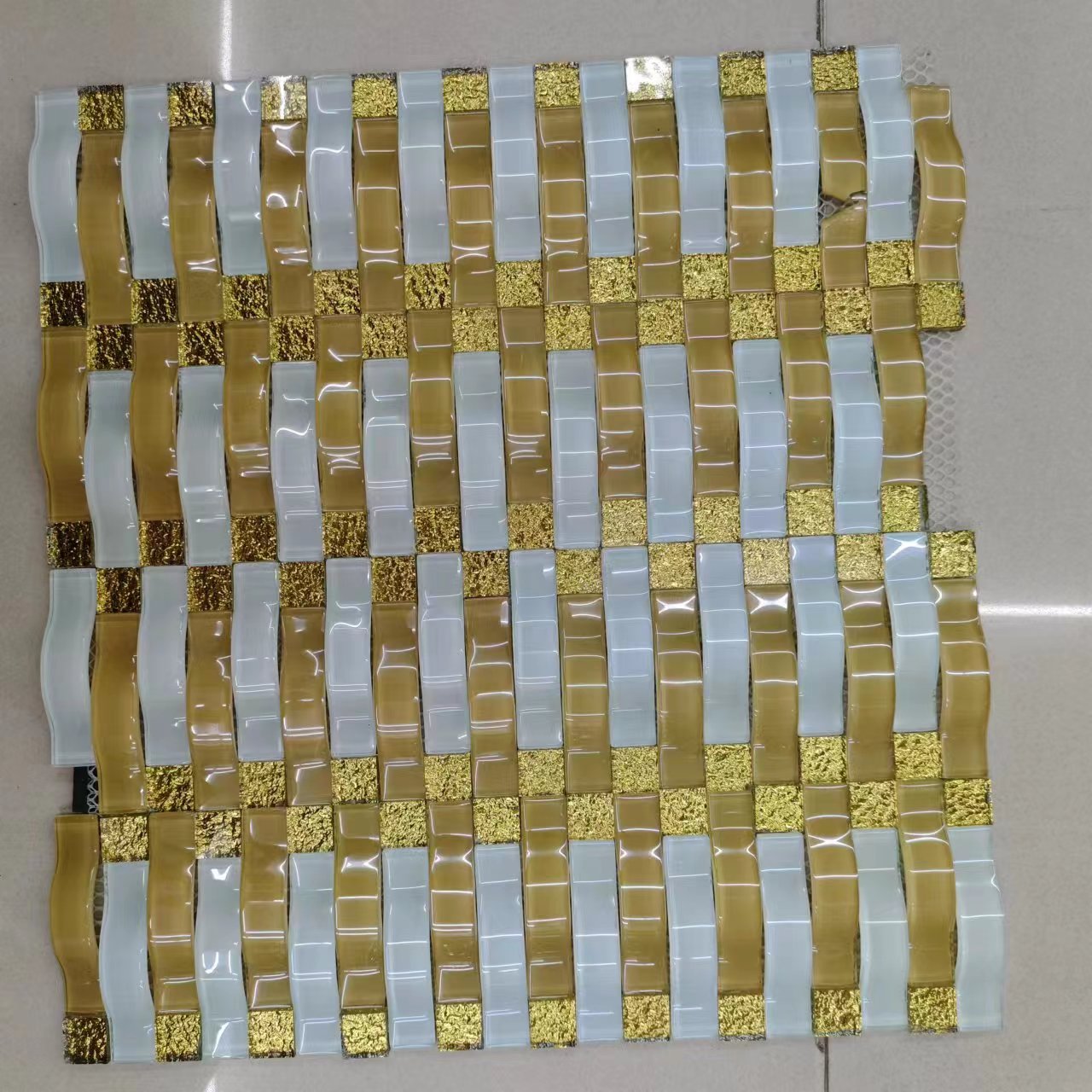 答案：水晶玻璃/马赛克瓷砖/电视背景/自粘墙贴/水池马赛克/游泳池马塞克细节图