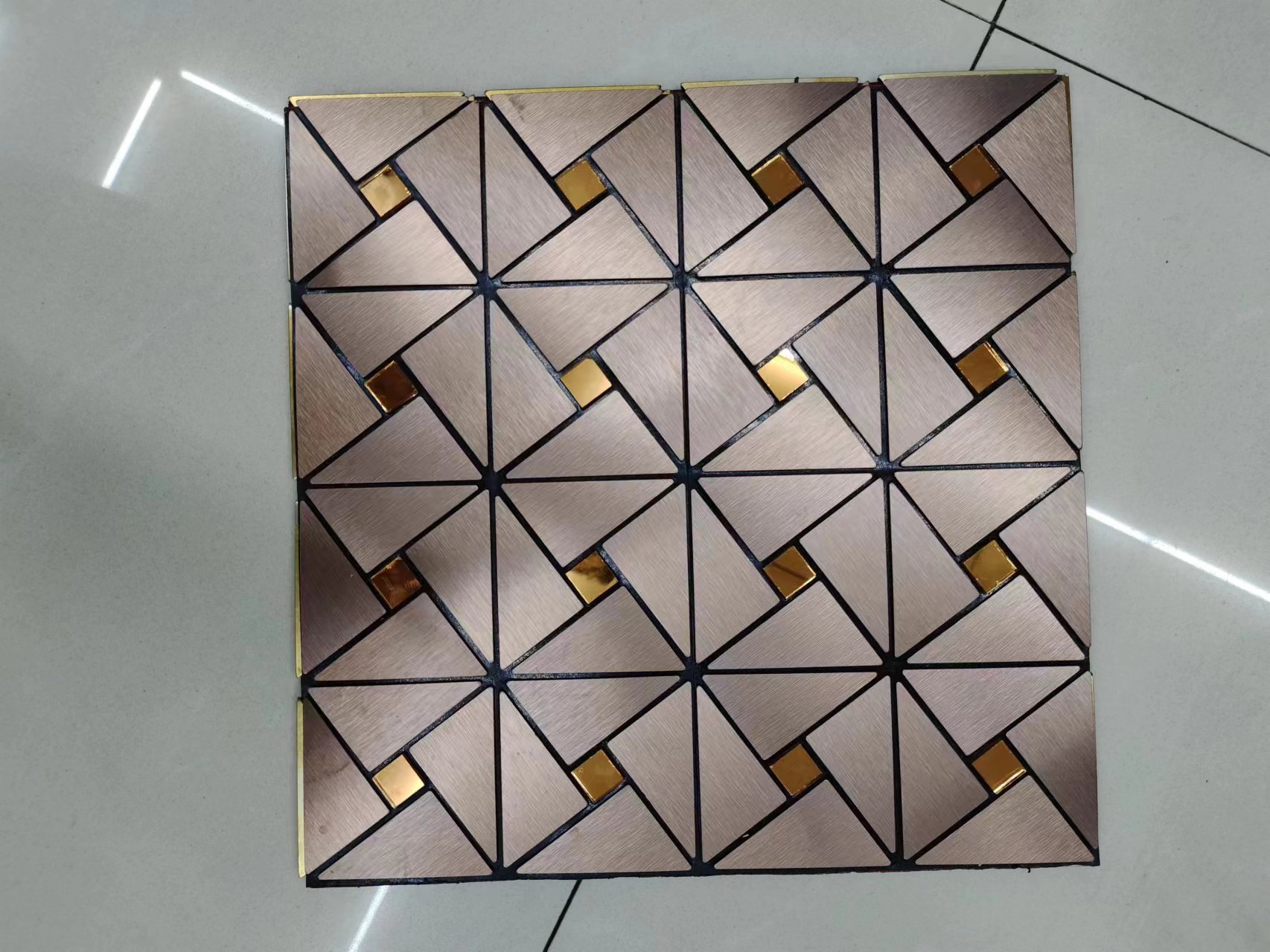 Crystal glass Mosaic tiles, small pieces of TV background wall tiles, wall-mounted water pool, self-adhesive wall-mounted water pool, Mosaic swimming pool, Mosaic details Picture