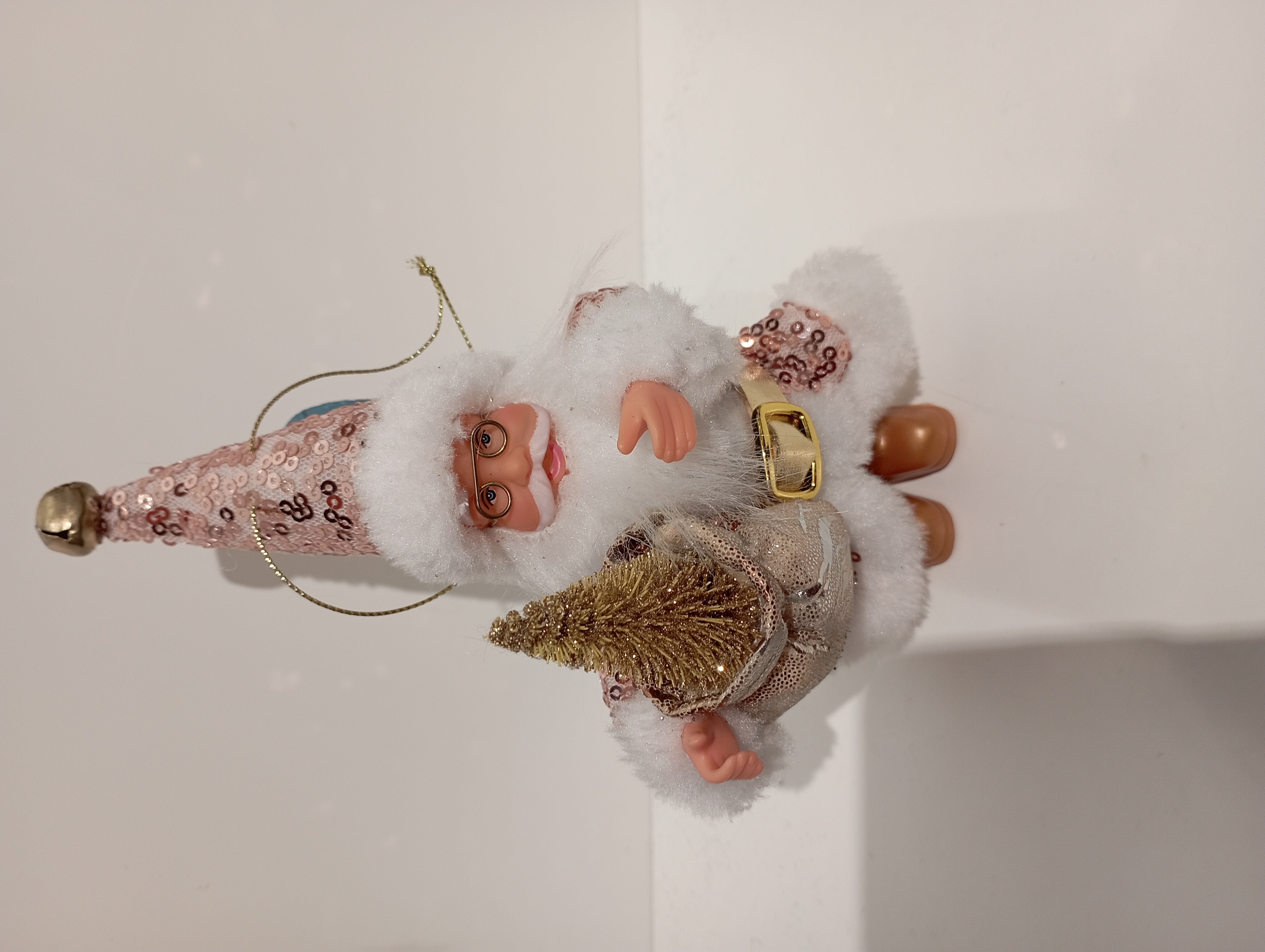 Factory direct sales of Santa Claus figurine and pendant, 5-inch pink dress with sequins, creating a refined atmosphere for the elderly Application Scenario