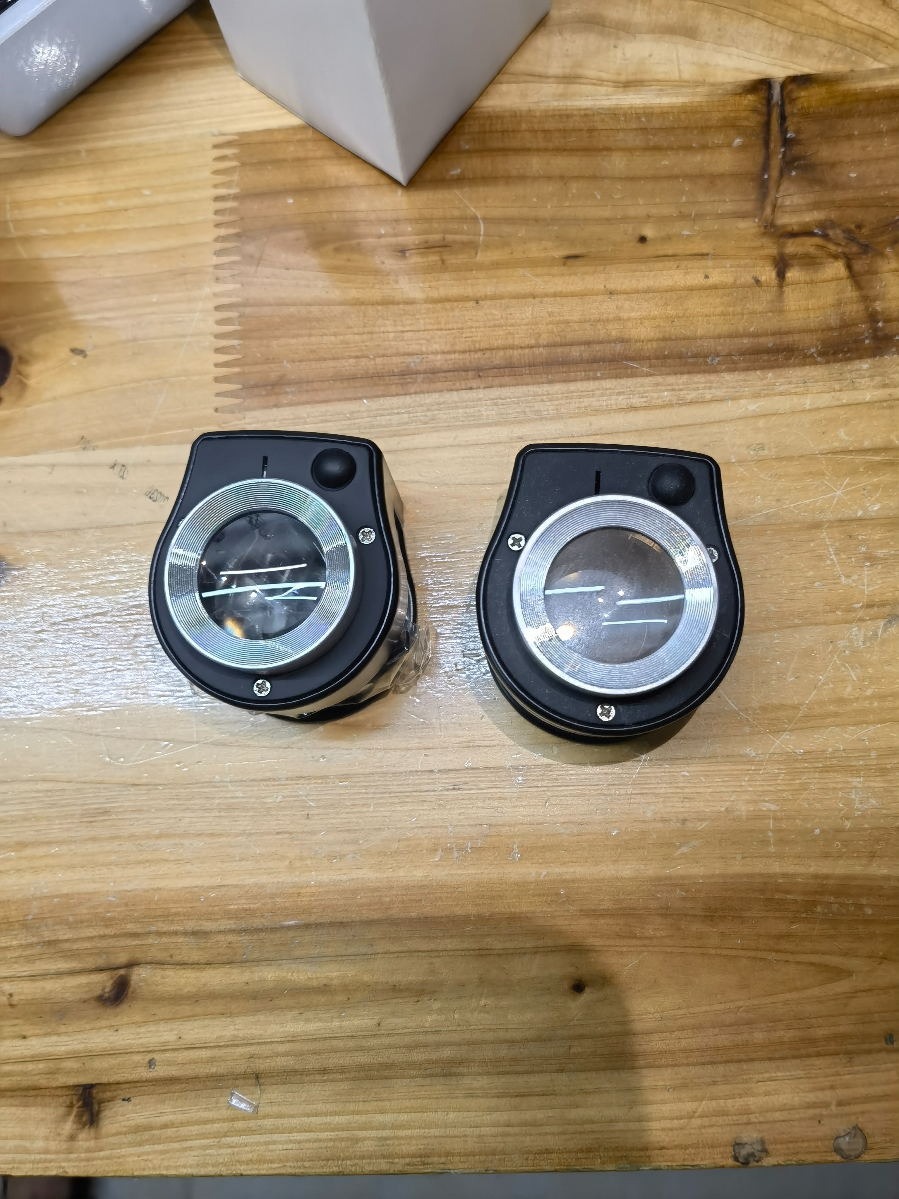 新款3个LED白光3个UV可验钞紫光小六灯黑色白色金属照布镜玻璃镜片皮套包装充电/电池款详情6