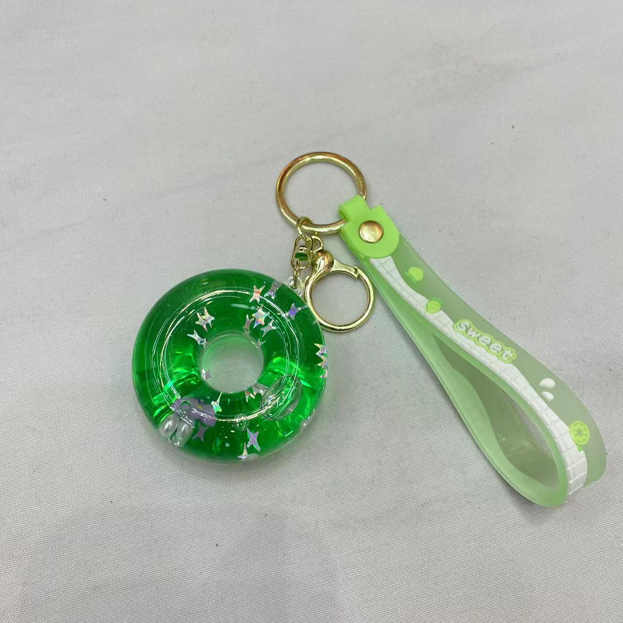 Creative doughnut oil keychain, exquisite and cute quicksand floating bottle, schoolbag pendant accessory, car key pendant Specification image