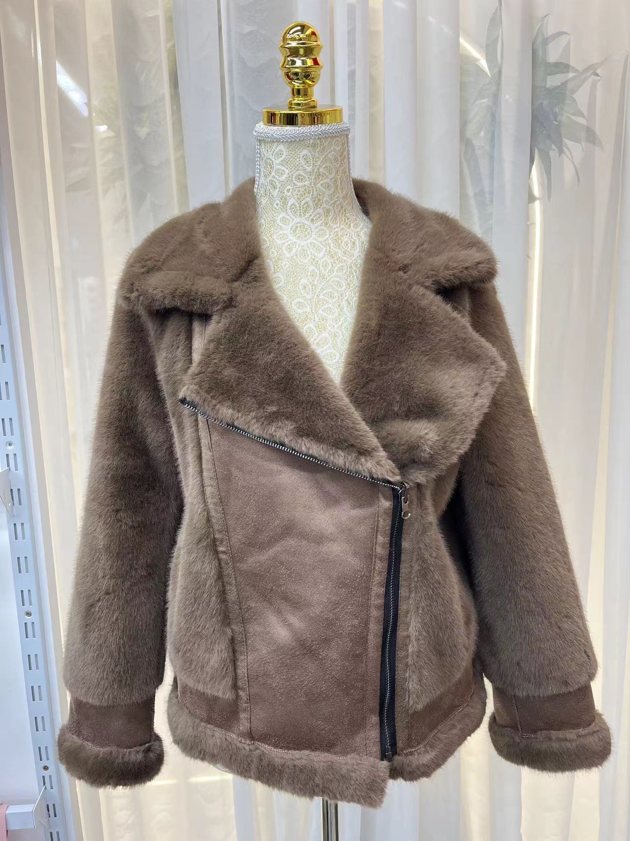 2023 Winter Biker Coat Hot Design Fur One Comfortable Fur Coat details Picture