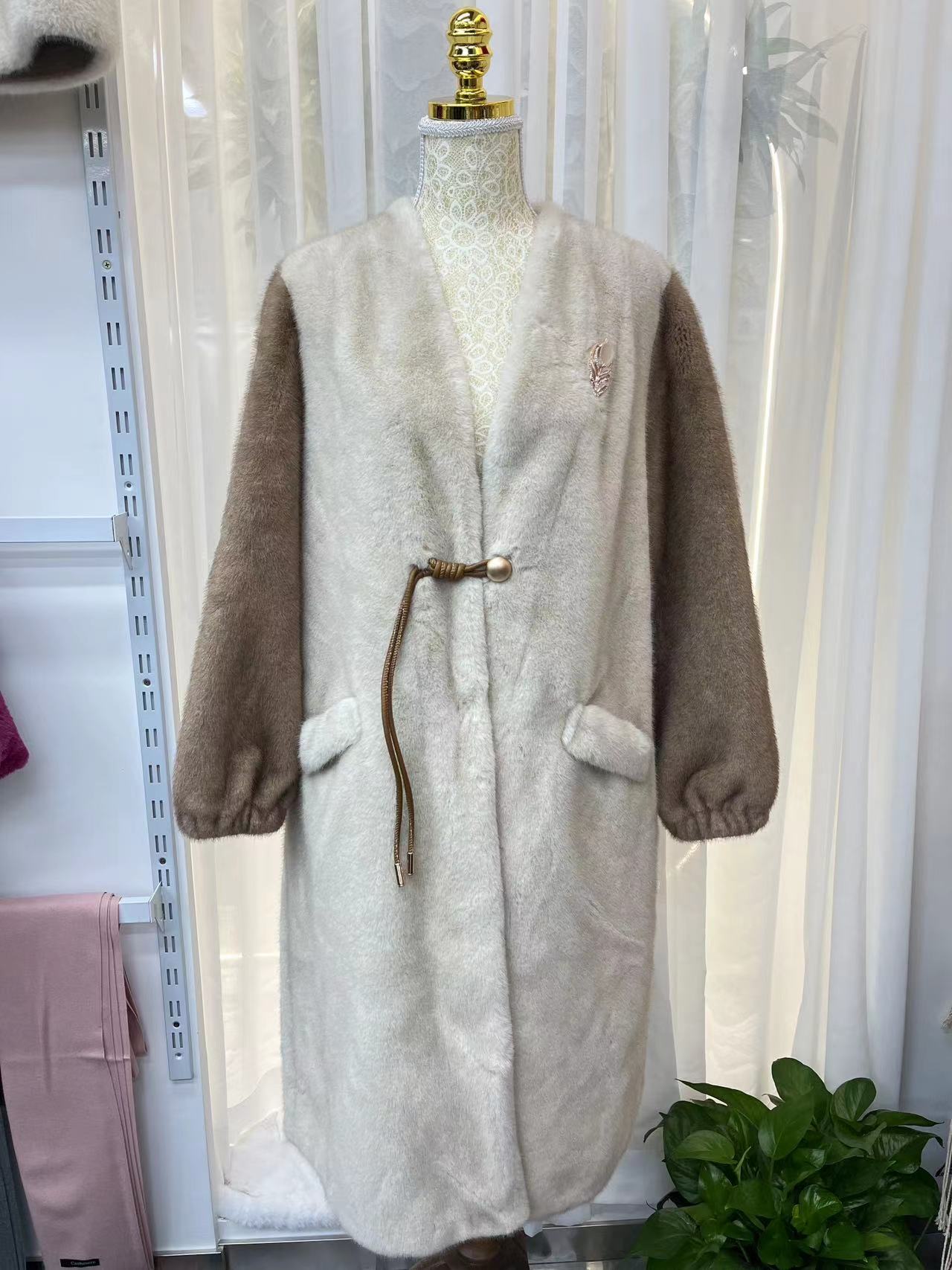 Imitation Mink Coat Female Whole Mink 2023 New Imported Imitation Velvet Mink Medium Length V-Neck Fur Fur Coat details Picture