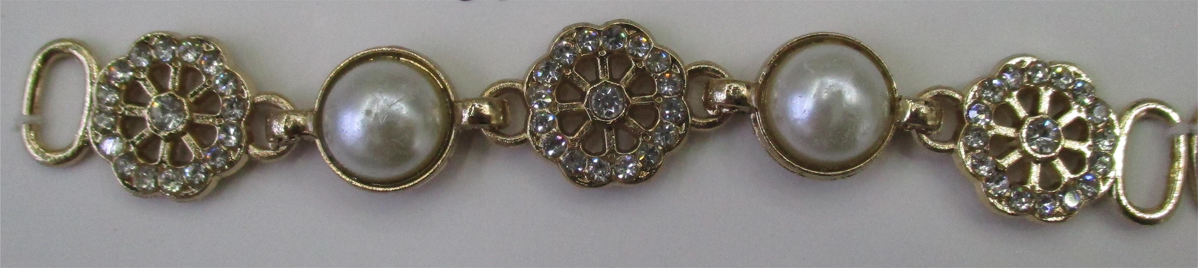 Super value customization! Hot-selling alloy decorative buckles and diamond-encrusted accessories will instantly upgrade your clothing and footwear details Picture