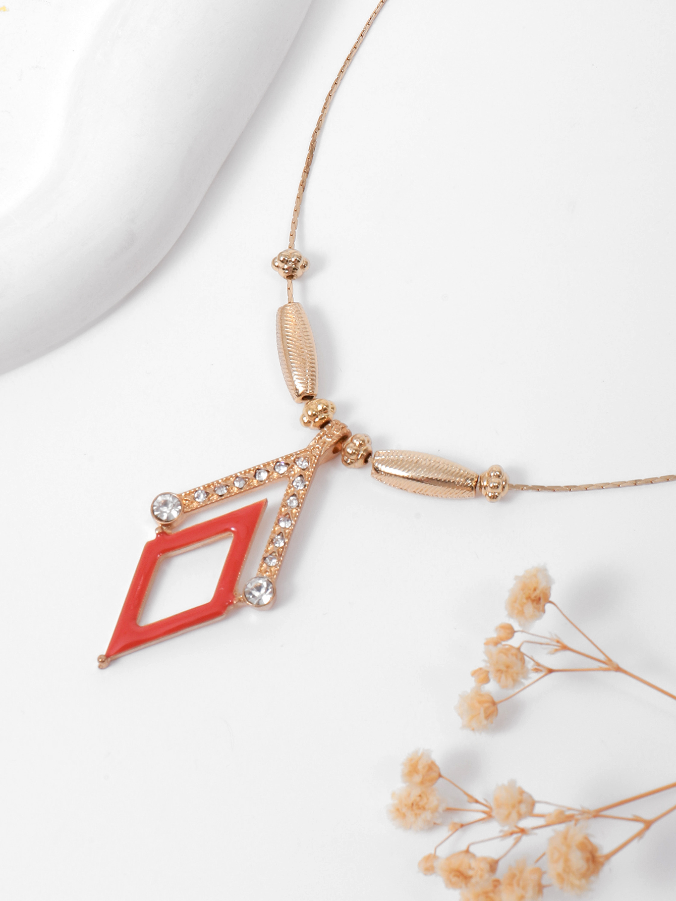 A new creative irregular pendant necklace from Europe and America, with a simple beach style and versatile ladies' necklace Specification image