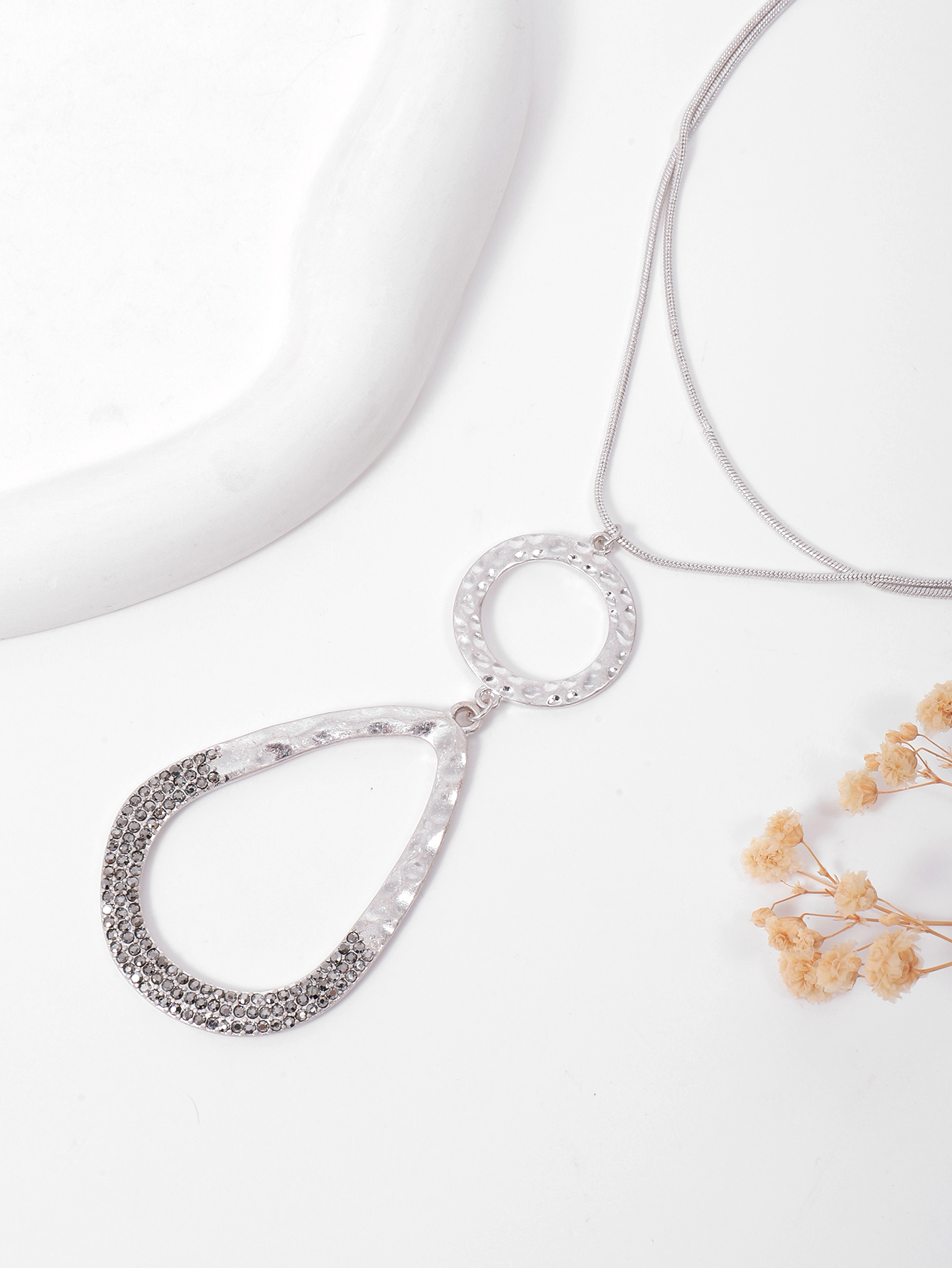 A new European and American foreign trade simple, fashionable, individual and high-end sweater chain necklace for women Specification image