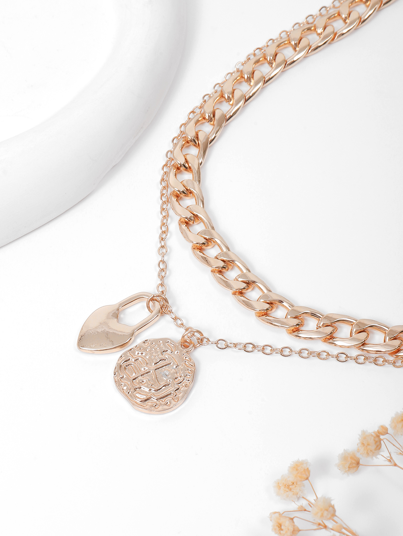 New cross-border jewelry from Europe and America, round piece thick chain collarbone chain, heavy metal punk style multi-layer women's necklace Specification image