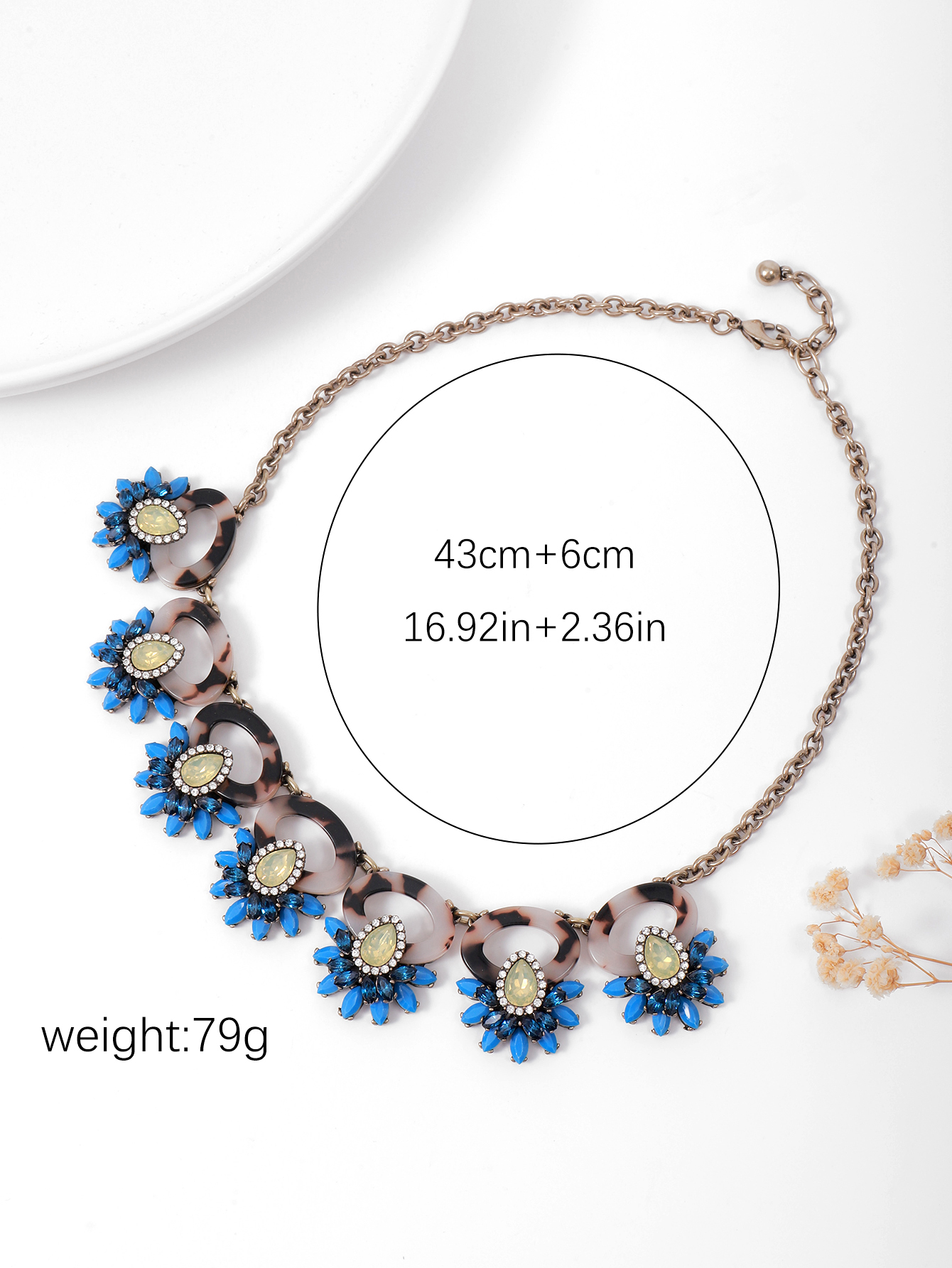 New cross-border eco-friendly flower retro necklace from Europe and America, crystal necklace, women's collarbone chain, niche design, light luxury ladies' necklace details Picture