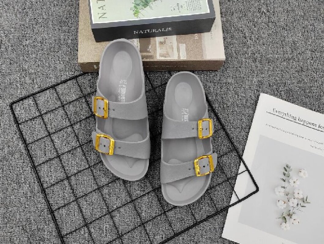 New metal buckle casual one-shoulder slippers for foreign trade, simple outdoor wear on the beach, trendy for couples, and light for summer Application Scenario