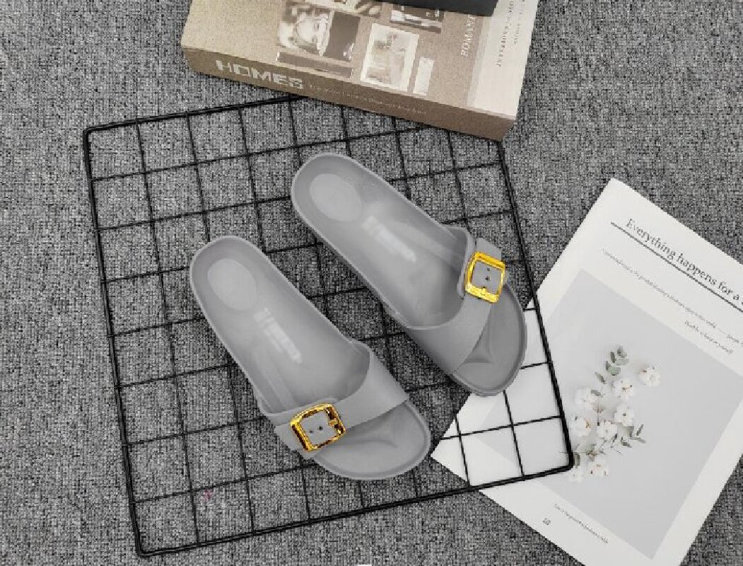 أما بالنسبة للتجارة الخارجية، فعبارة "أزرار"، وهي عبارة معدنية جديدة Item Picture