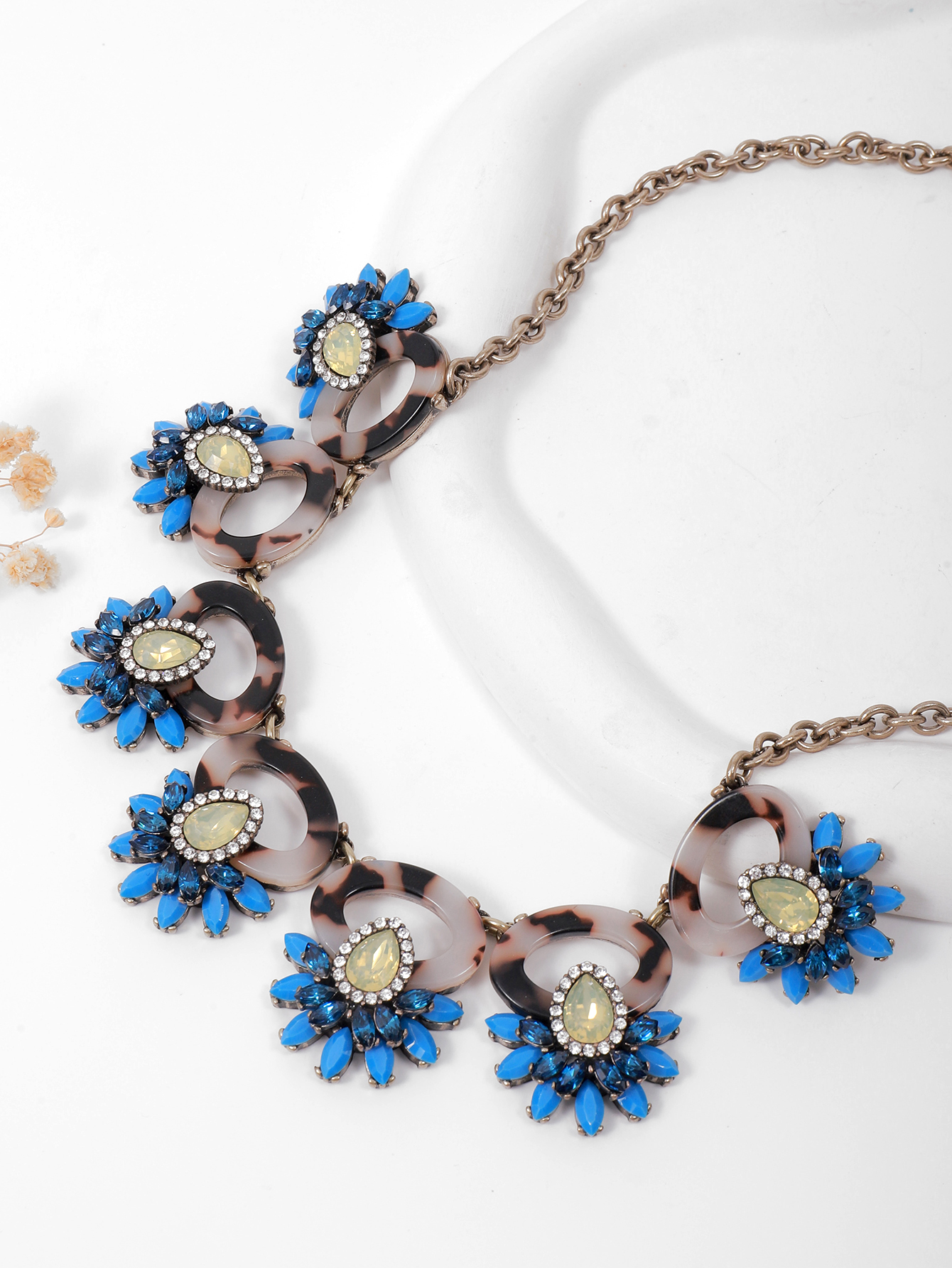 New cross-border eco-friendly flower retro necklace from Europe and America, crystal necklace, women's collarbone chain, niche design, light luxury ladies' necklace Specification image