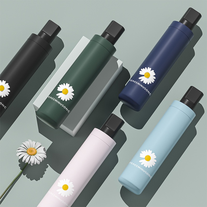 The Daisy all-weather umbrella is simple and elegant for girls, providing shade, sun protection and UV protection. It is a black rubber sun umbrella, a gift umbrella, and a printed logo advertising umbrella