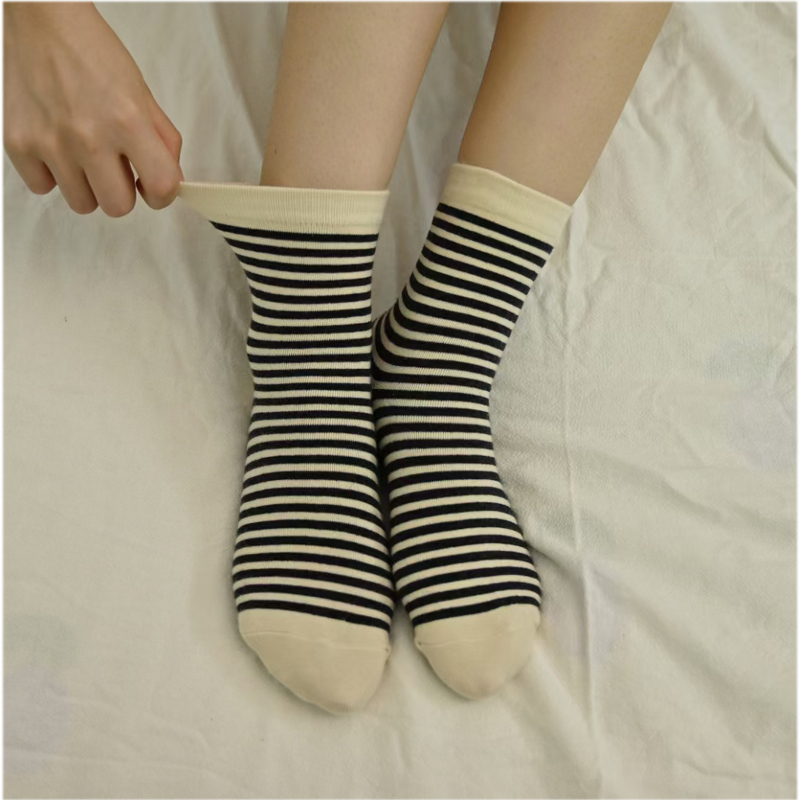 条纹袜子女中筒袜运动街头潮红款纯棉长筒袜女士袜详情2