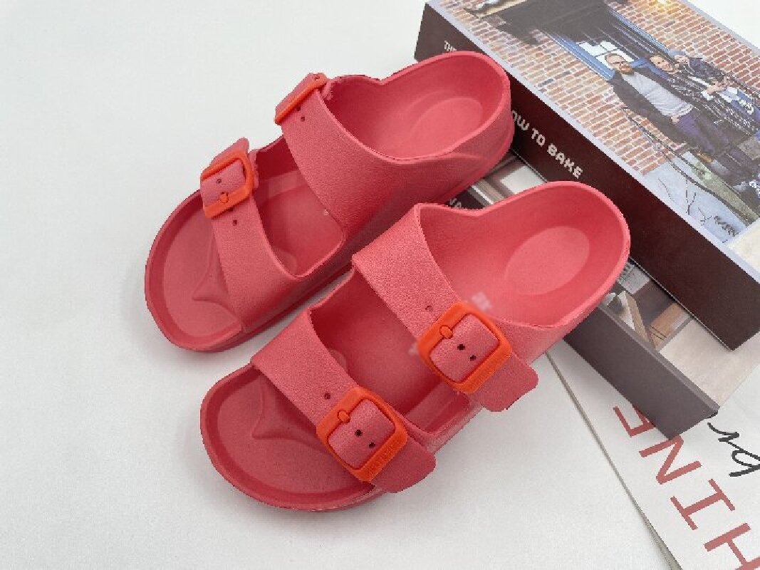وفي فصل الصيف، تصبح شبكة "إيفا"، وهي عبارة عن نعال مزود بشباب وشاباب Item Picture