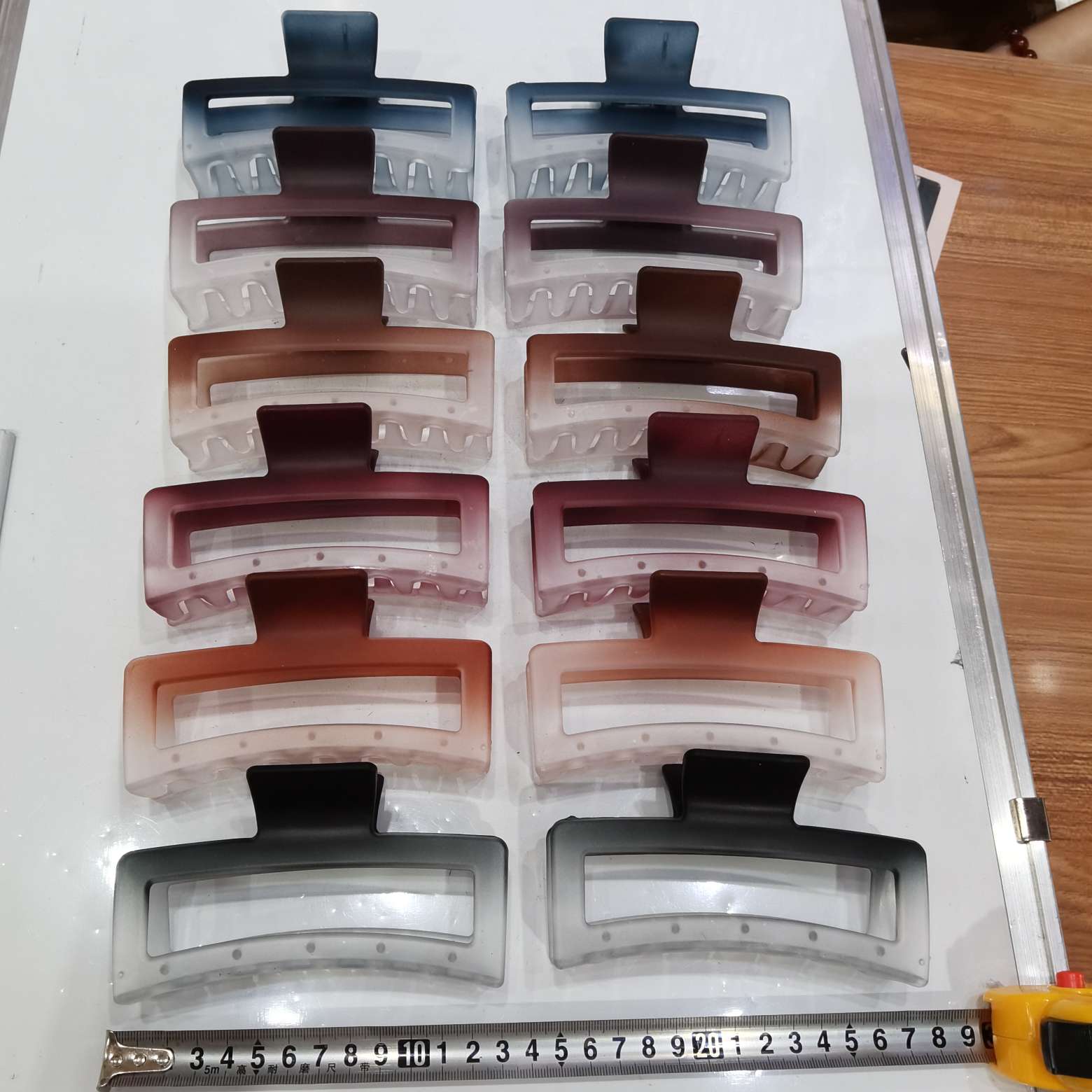 13 cm gradient dark rubber, a popular and trendy Korean-style fashion hairpin, come and take a bath Application Scenario