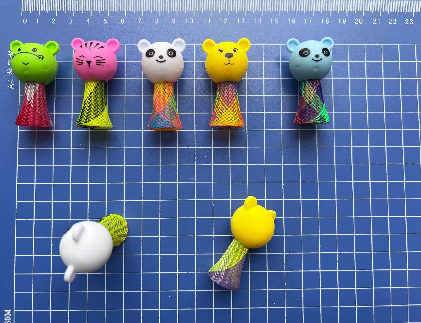 Children's toys, mini bouncing bear toys, fun gumball eggshell toys, small gifts, promotional items, toys, kindergarten activity gifts