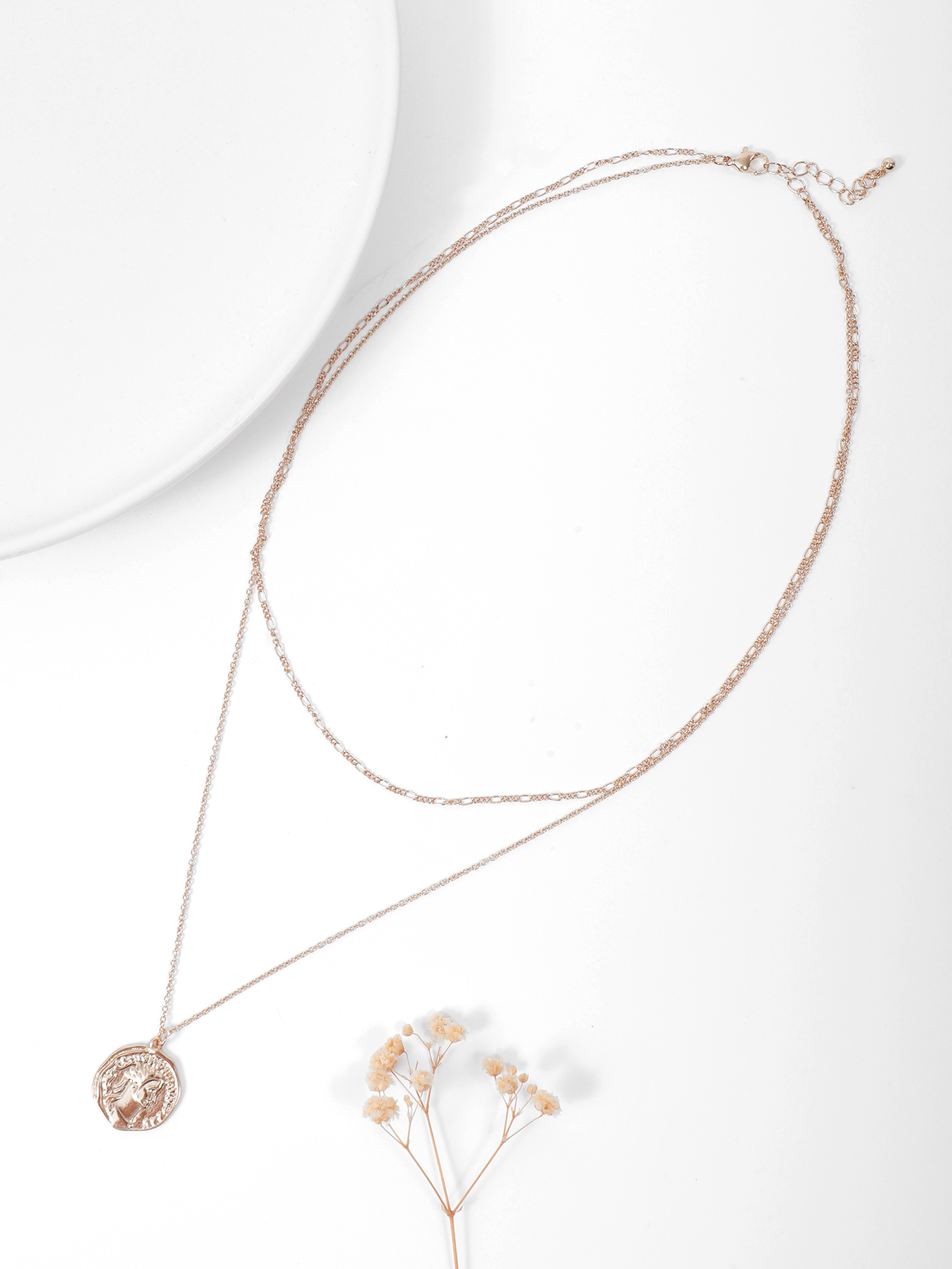 A new European and American foreign trade small chanel-style versatile diamond-encrusted simple style pendant multi-layer sweater necklace for women Application Scenario