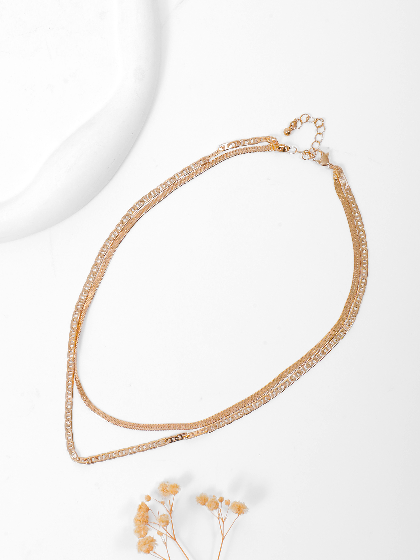 European and American cross-border style metal twisted piece multi-layer simple necklace, fashionable hip-hop personality and popular ladies' necklace Application Scenario