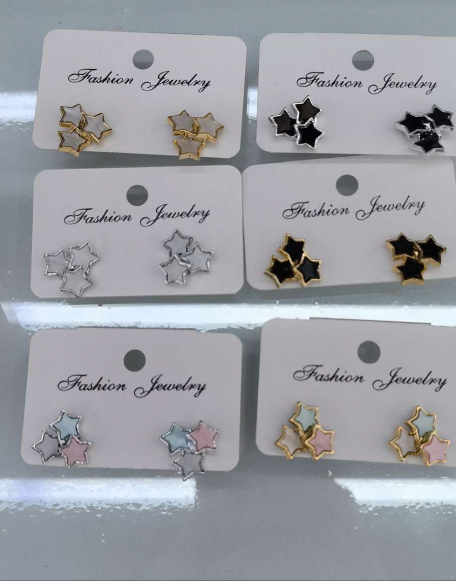 Hot sale of explosive! Small star ⭐️ five-pointed star earrings, value price flash sale, do not buy absolutely regret! Send surprise gifts, the lowest in the whole network, order quickly! thumbnail