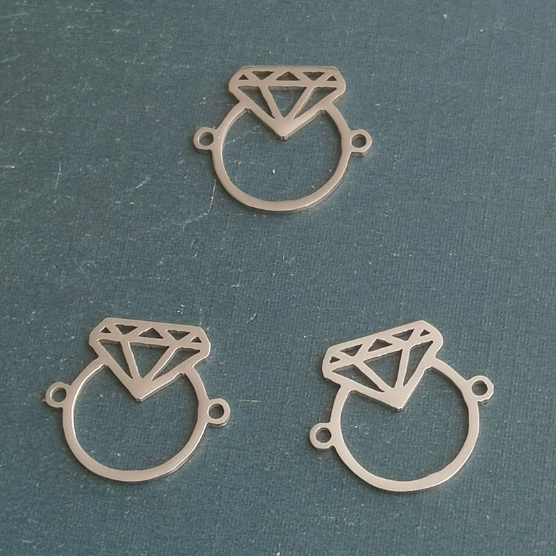 Cross-border foreign trade stainless steel and titanium steel cut hollowed-out diamond ring, double-hole bracelet pendant, DIY jewelry accessories