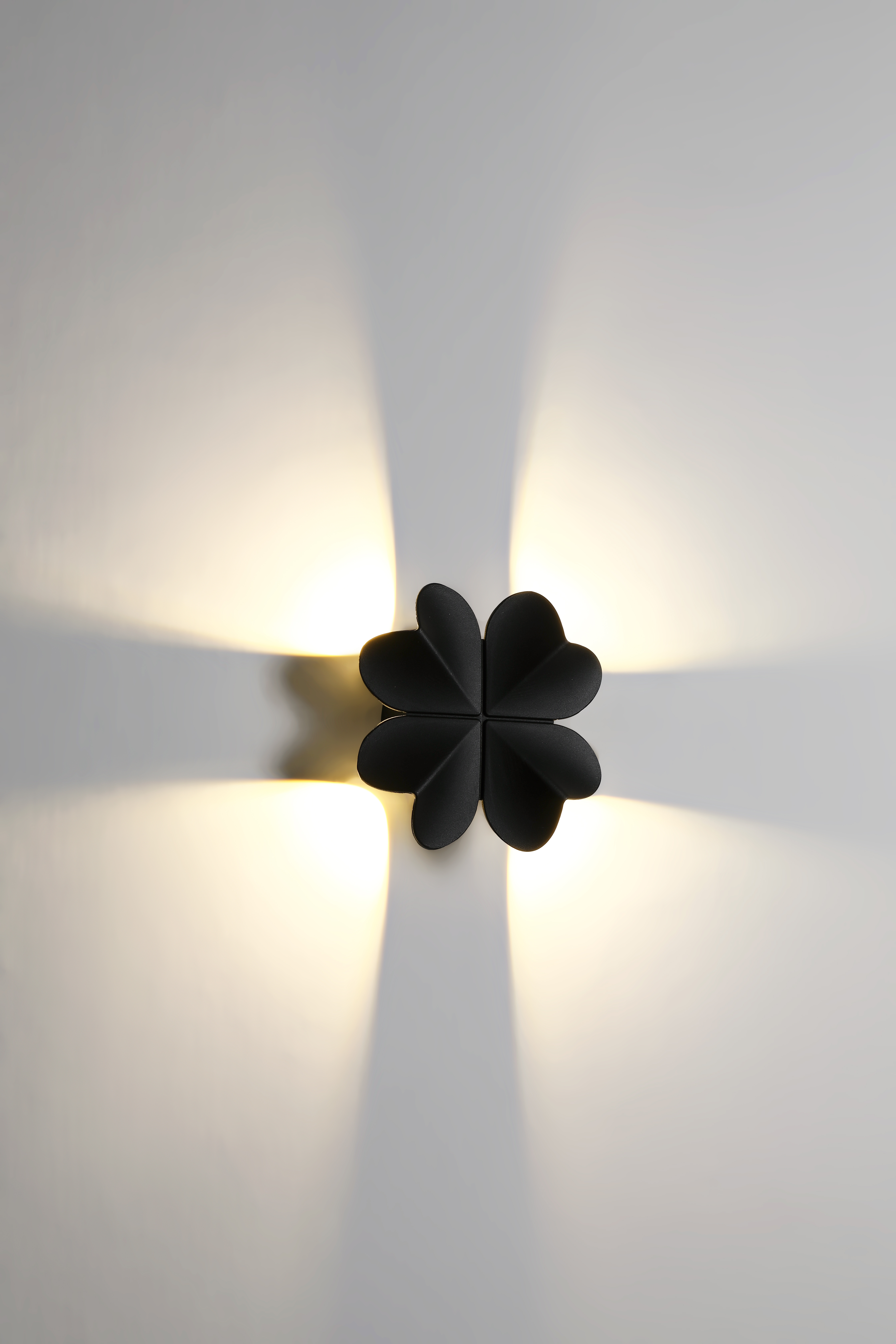 Led Wall Light Indoor And Outdoor Modern Wall Light Led New Four-Leaf Clover Wall Light Application Scenario