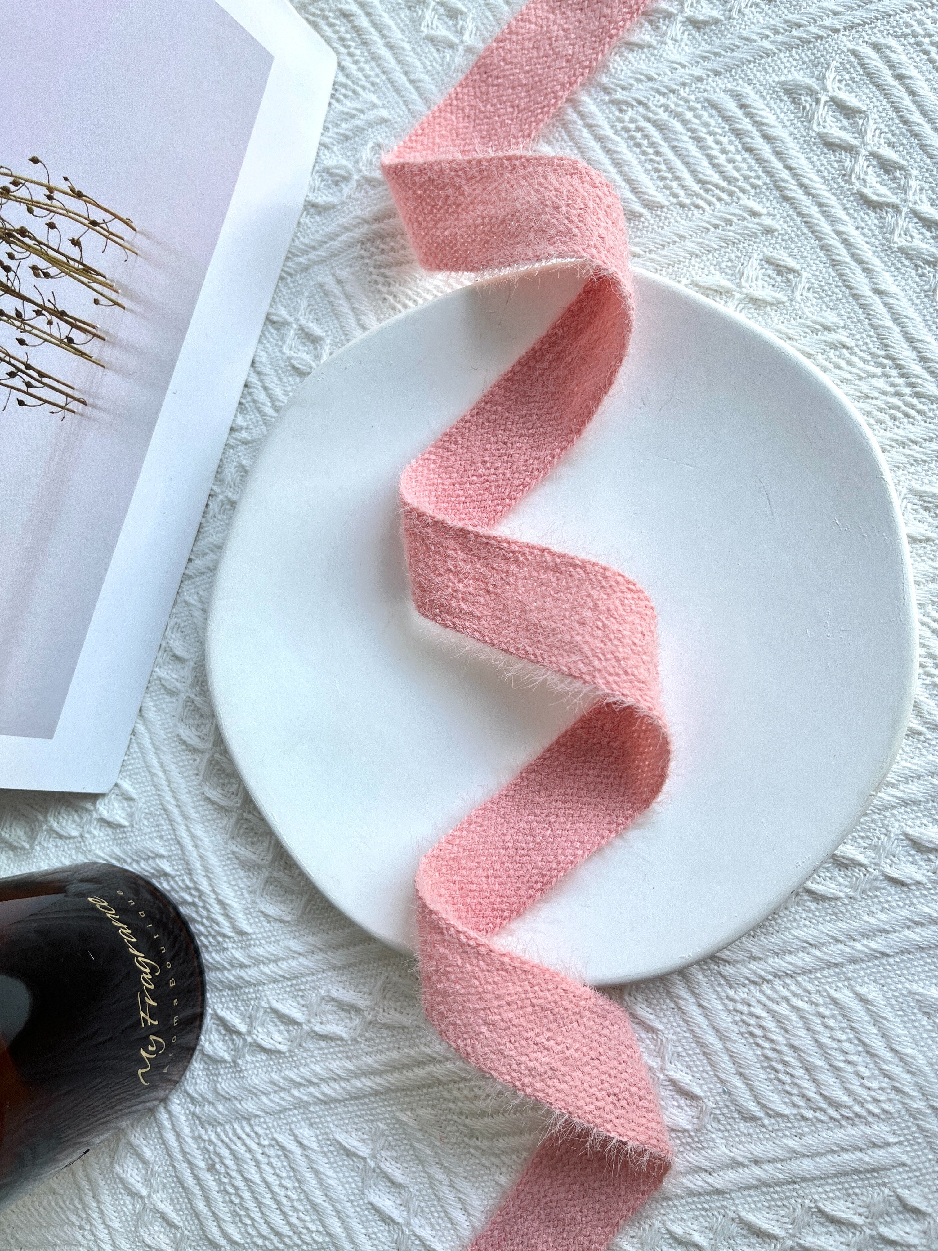 Check out the classic autumn and winter woolen and plush straps for simple, fashionable and creative accessories Specification image