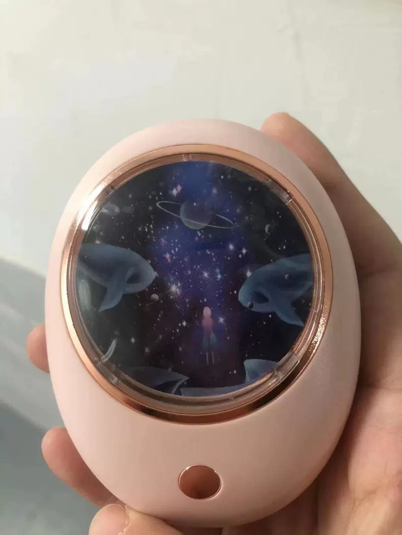 The new hand warmer is a multi-functional intelligent control hand warmer with USB charging and mini starry sky heat packs Application Scenario