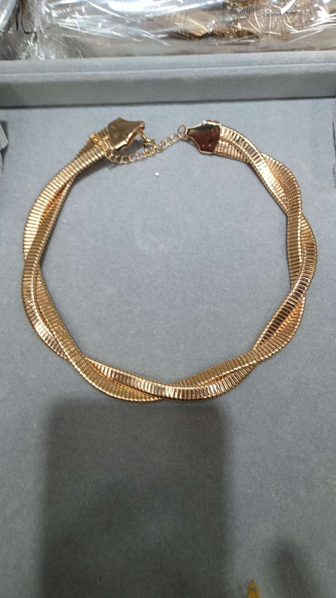 Hot-selling! European and American fashion exaggerated necklaces, super value prices, limited-time flash sale, you will definitely regret it if you don't buy!