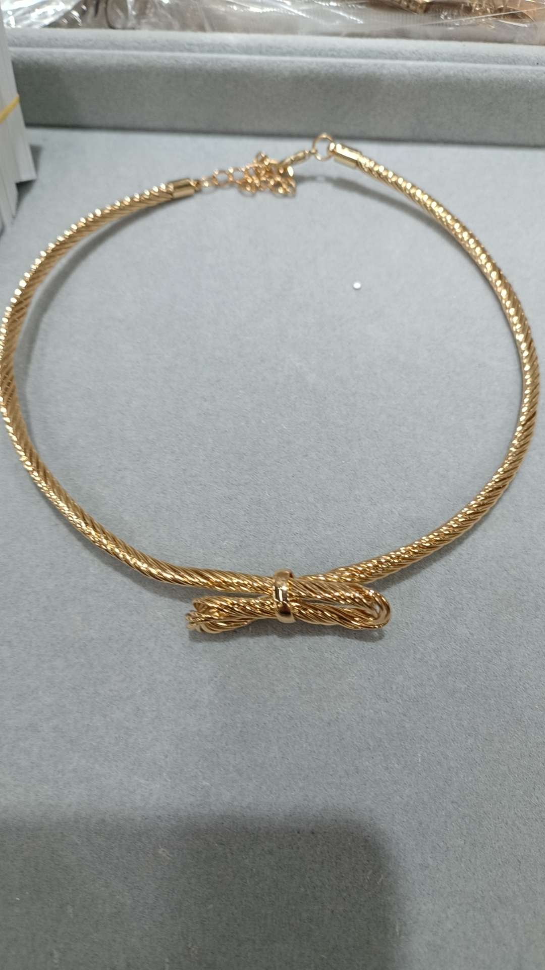 Korean-style fashionable golden bow collar, super value price, limited-time purchase. You will definitely regret it if you don't buy it!