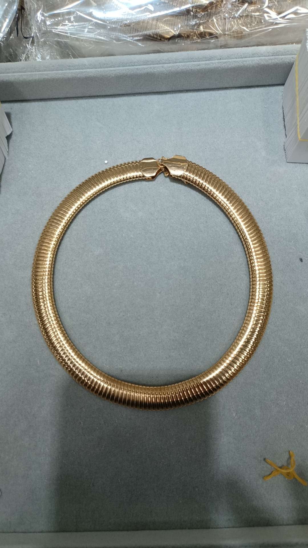 Hot-selling bestseller! European and American fashionable golden necklace, super value price, get a surprise gift when purchasing. You will definitely regret it if you don't buy! Limited-time flash sale!