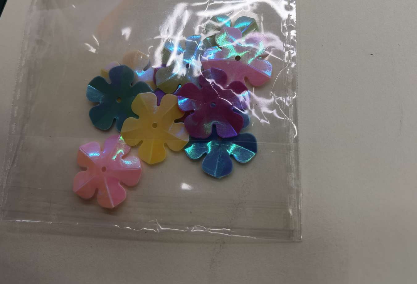 1ox10 plum blossom sequins, 20mm plum blossom sequins, mixed multi-color sequins, suitable for various accessories such as packaging, handicrafts, cultural and educational items, Jincan 136 detail image 3