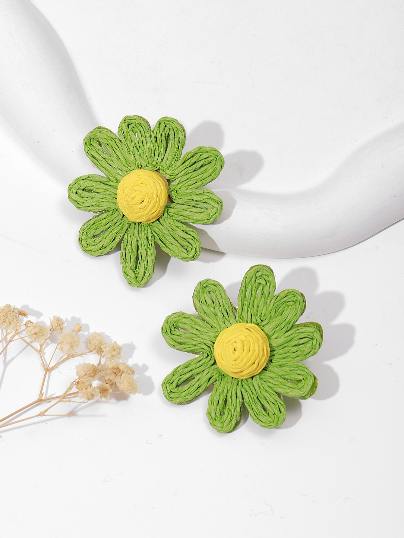 New simple and fashionable hand-woven raffia flower earrings from Europe and America, Bohemian beach vacation style women's earrings Specification image