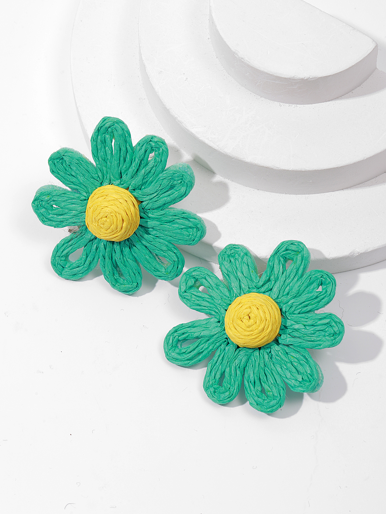 New simple and fashionable hand-woven raffia flower earrings from Europe and America, Bohemian beach vacation style women's earrings Application Scenario