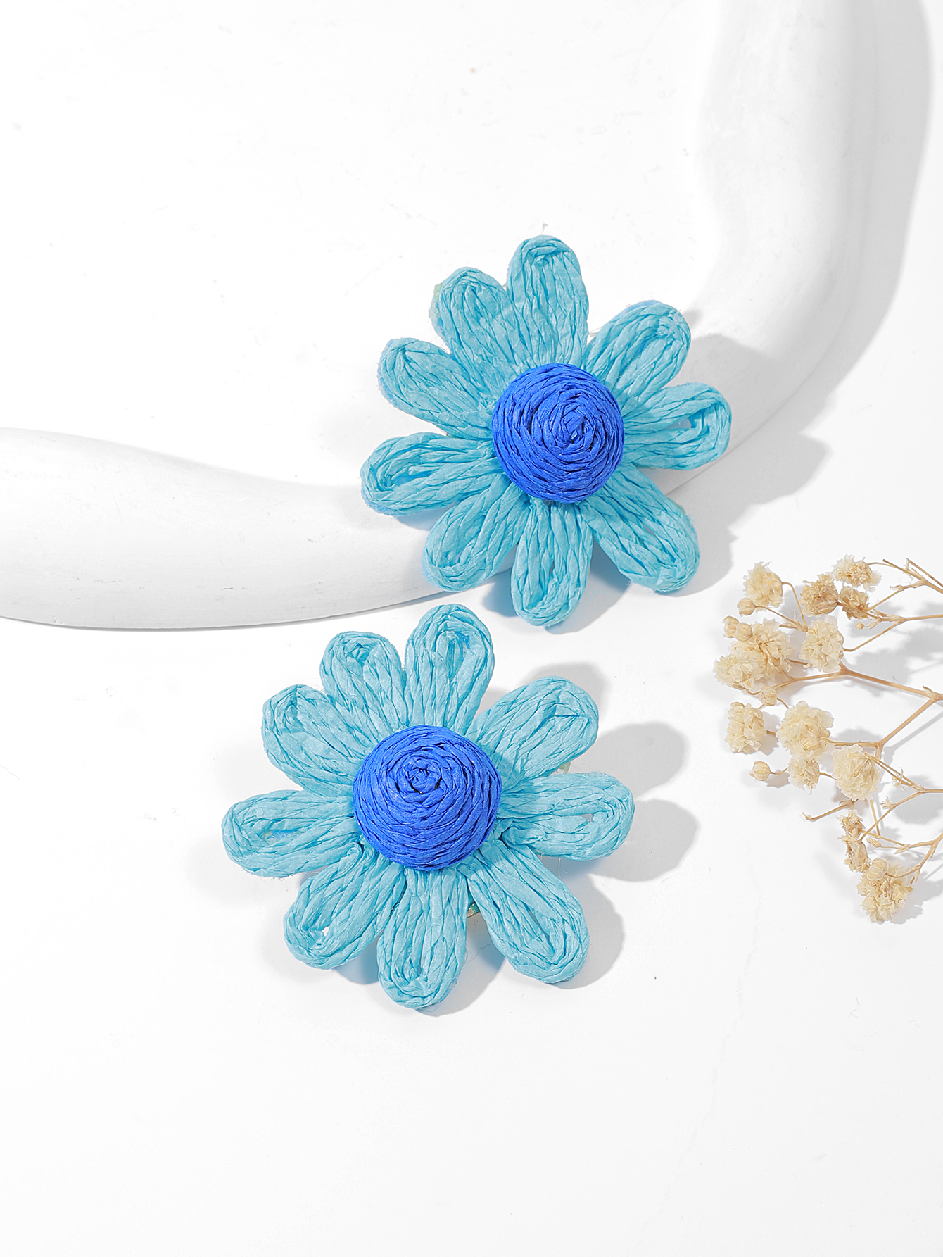 New simple and fashionable hand-woven raffia flower earrings from Europe and America, Bohemian beach vacation style women's earrings