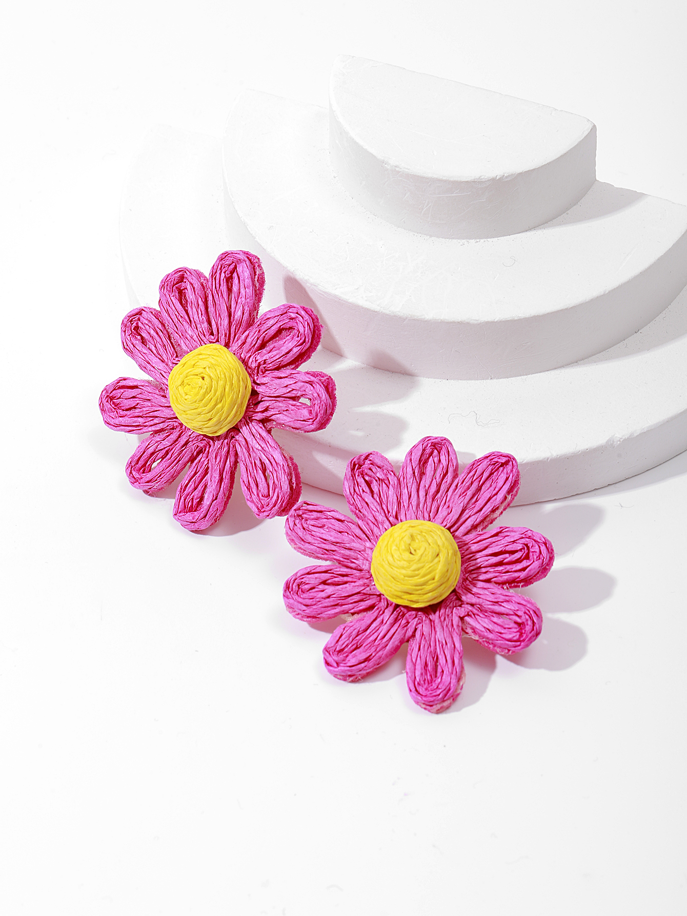 New simple and fashionable hand-woven raffia flower earrings from Europe and America, Bohemian beach vacation style women's earrings Item Picture