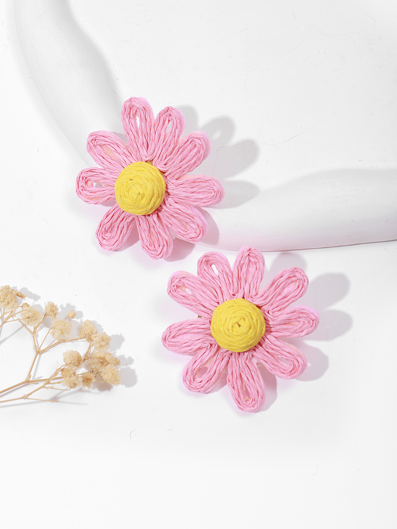 New simple and fashionable hand-woven raffia flower earrings from Europe and America, Bohemian beach vacation style women's earrings details Picture