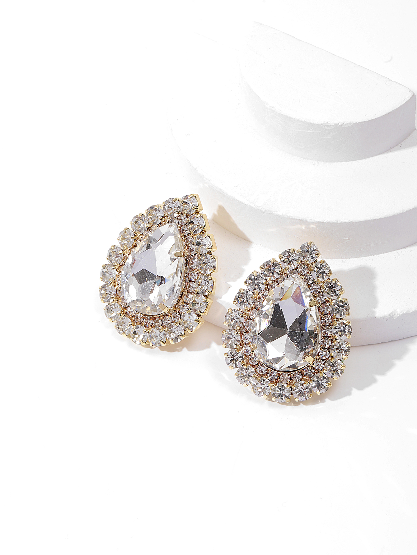 European and American fashionable, simple and exaggerated alloy diamond-encrusted teardrop-shaped glass diamond full-diamond women's stud earrings Item Picture