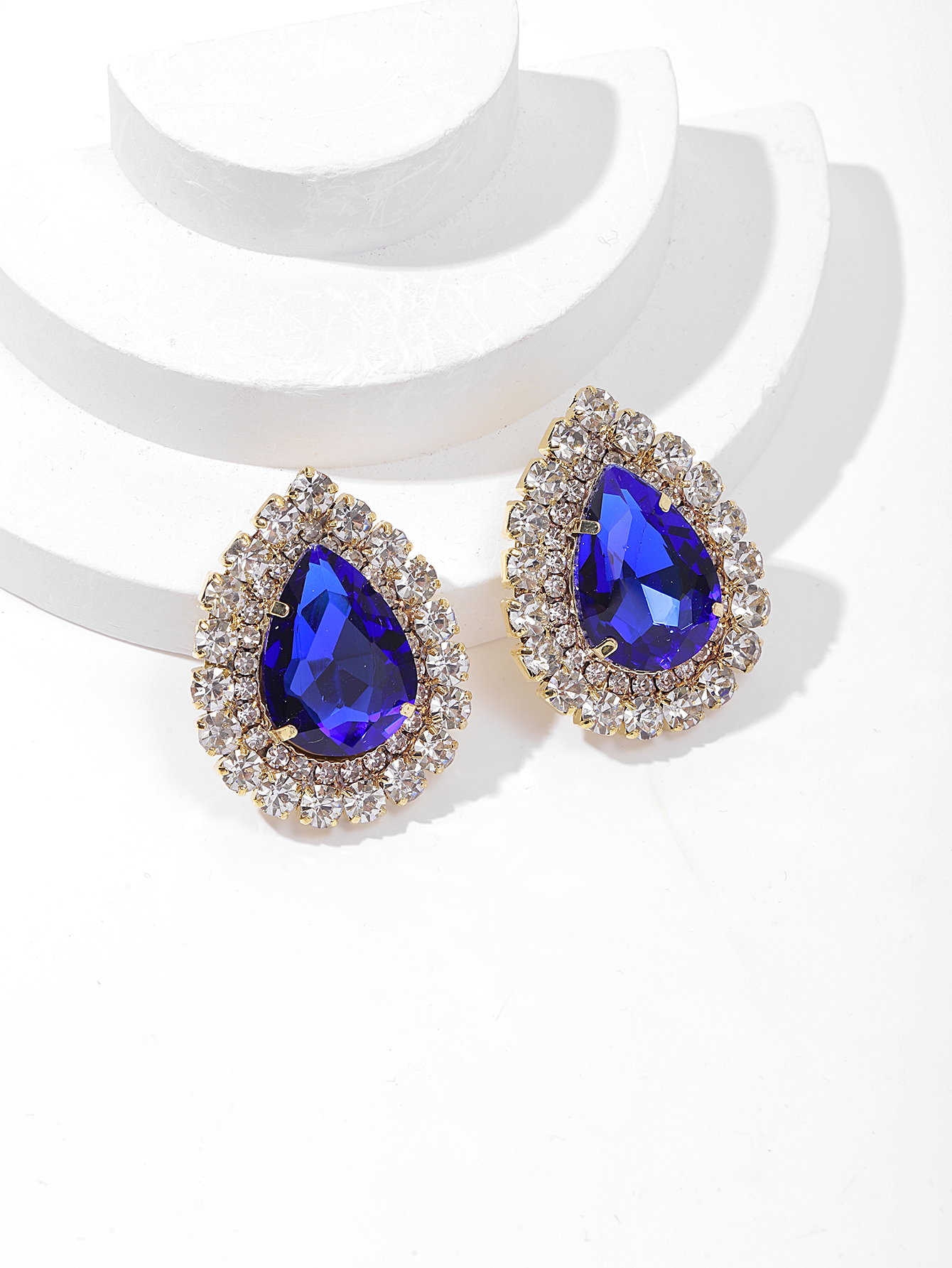 European and American fashionable, simple and exaggerated alloy diamond-encrusted teardrop-shaped glass diamond full-diamond women's stud earrings Specification image